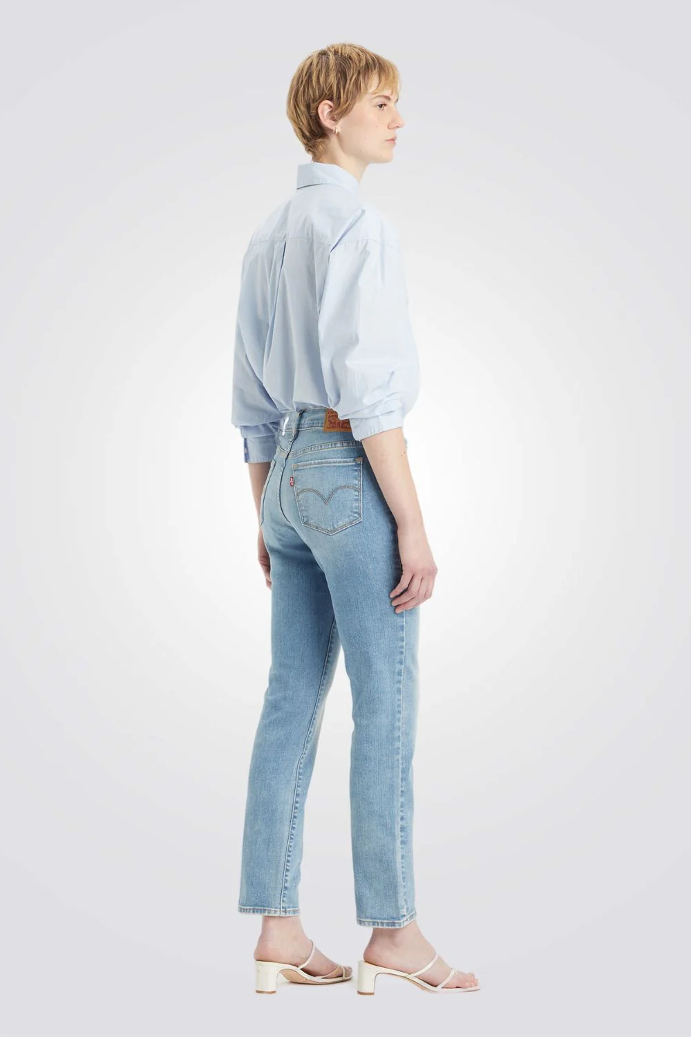 ג'ינס Shaping Slim 312 לנשים בצבע כחול בהיר - Image 2