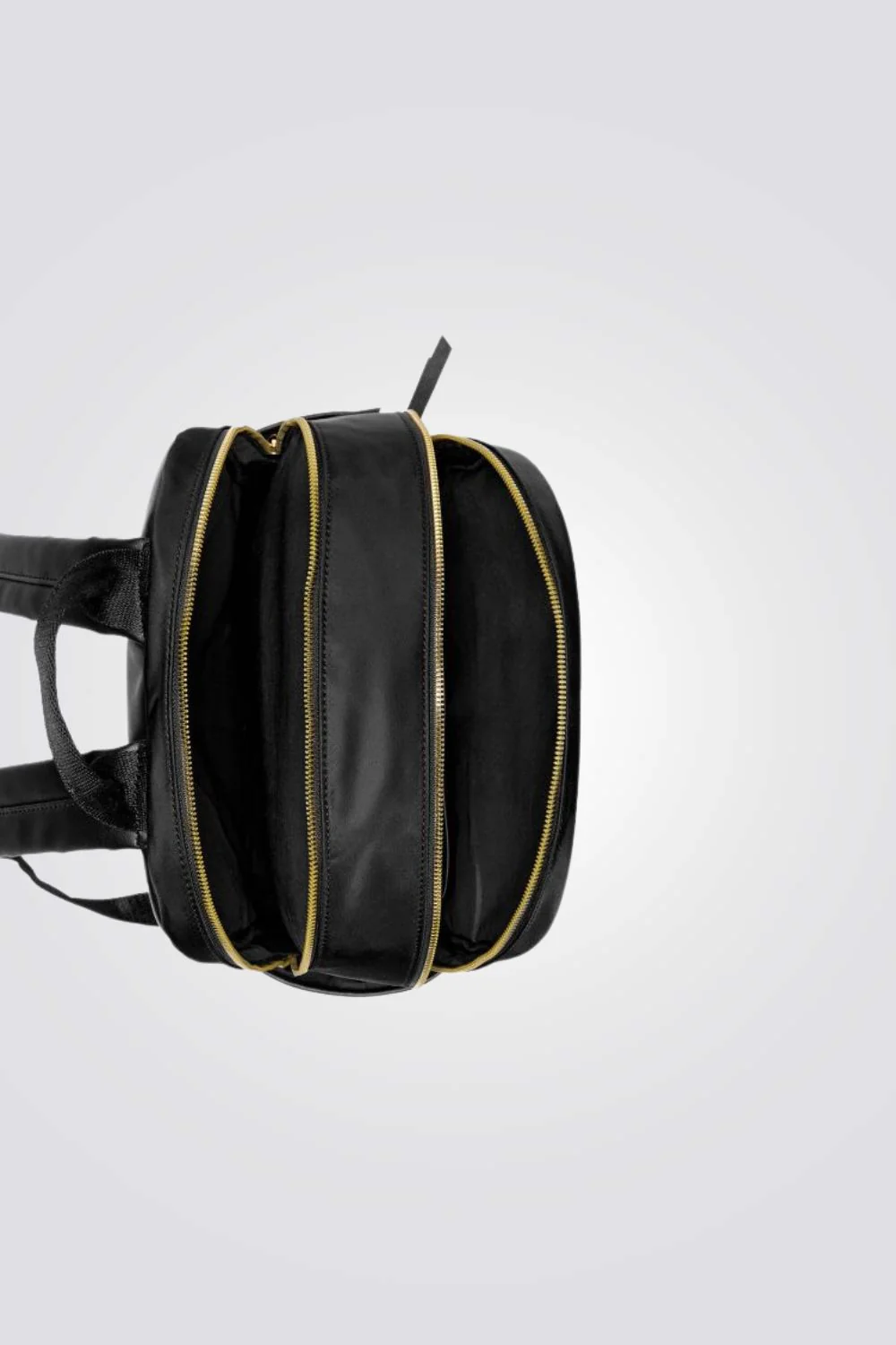 תיק גב לנשים בצבע שחור - Image 3