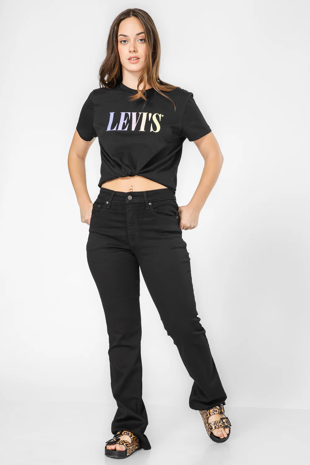מכנסי ג'ינס לנשים 725 Bootcut בצבע שחור - Image 5