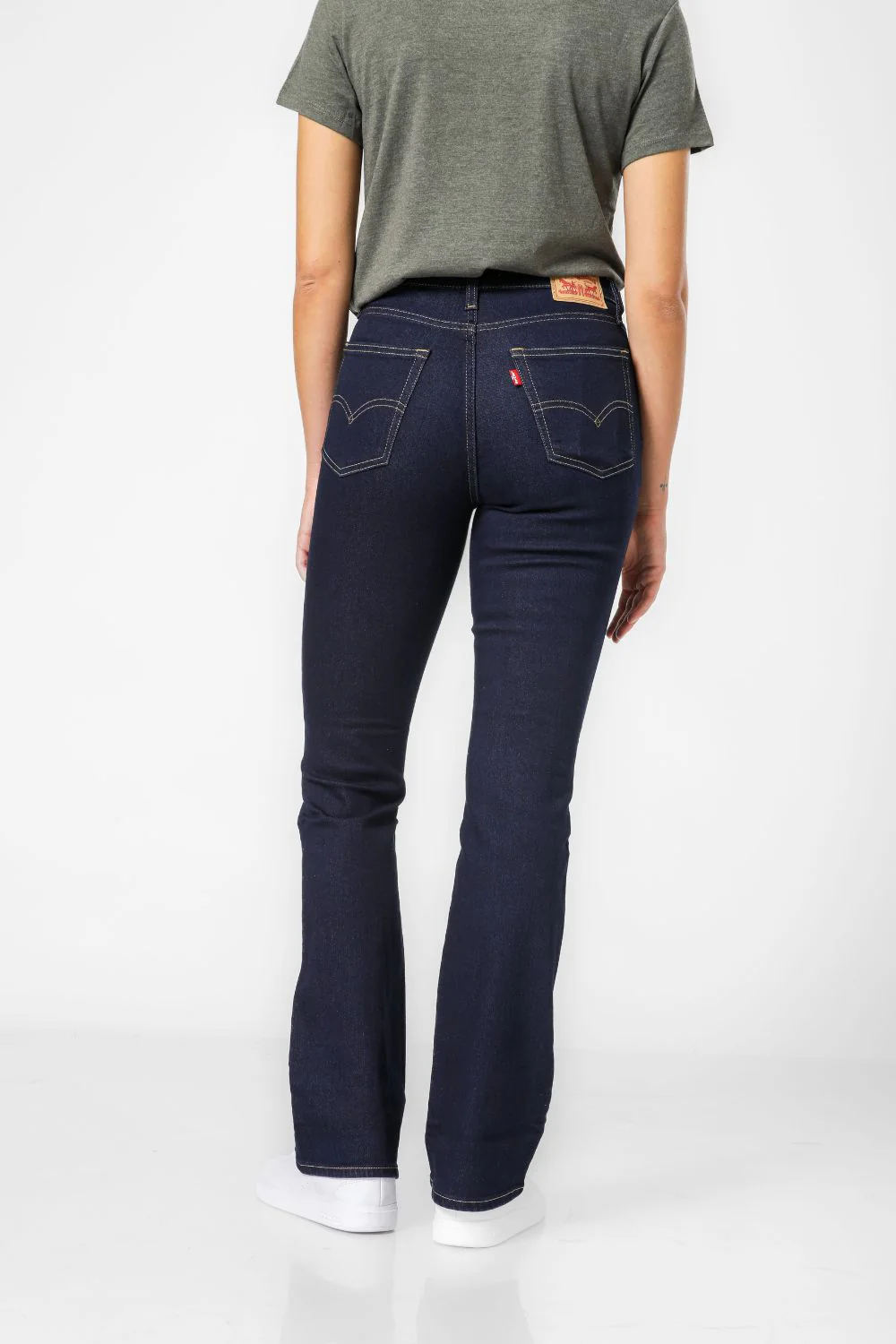 מכנסי ג'ינס לנשים 725 Bootcut בצבע כחול כהה - Image 3