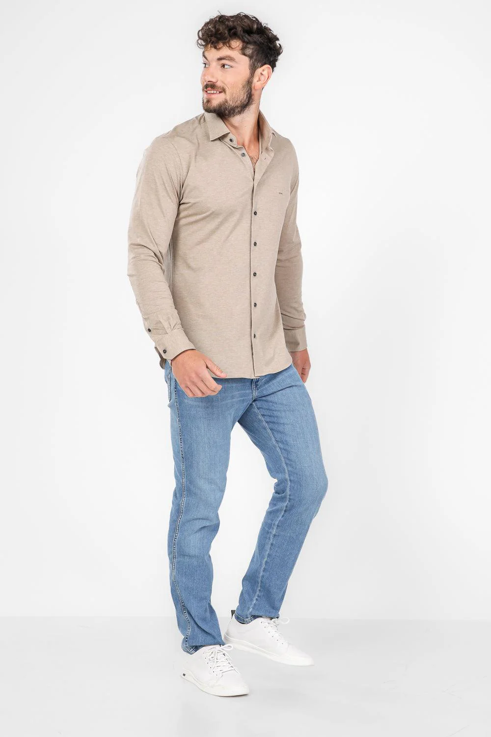 חולצה מכופתרת SOLID PIQUE SLIM  בצבע בז' - Image 6