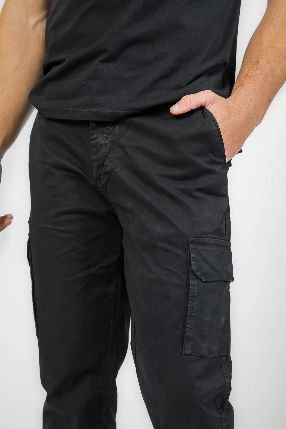 מכנסי טרנינג קרגו שחור - Image 5