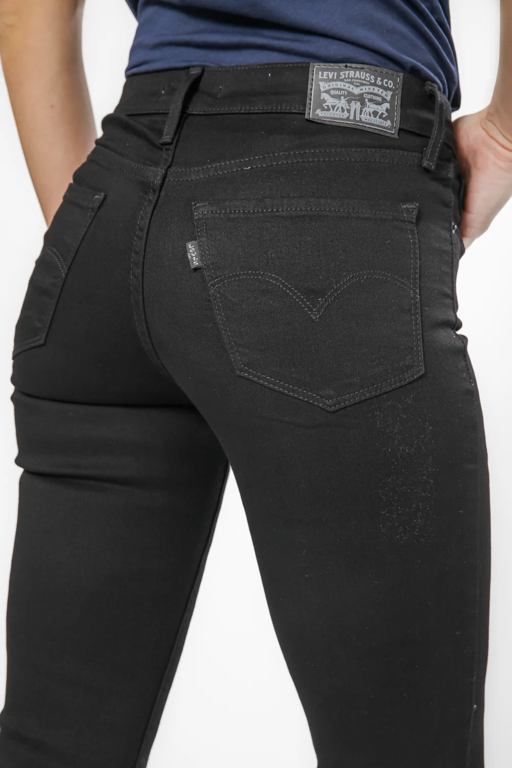 ג'ינס לנשים 315 Shaping Boot בצבע שחור - Image 5