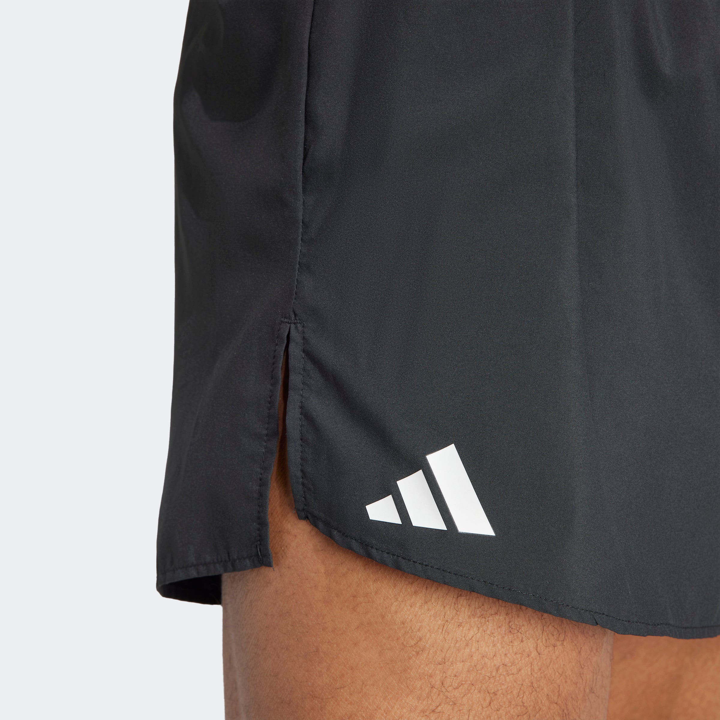 מכנסיים קצרים לגברים ADIZERO ESSENTIALS בצבע שחור - Image 5