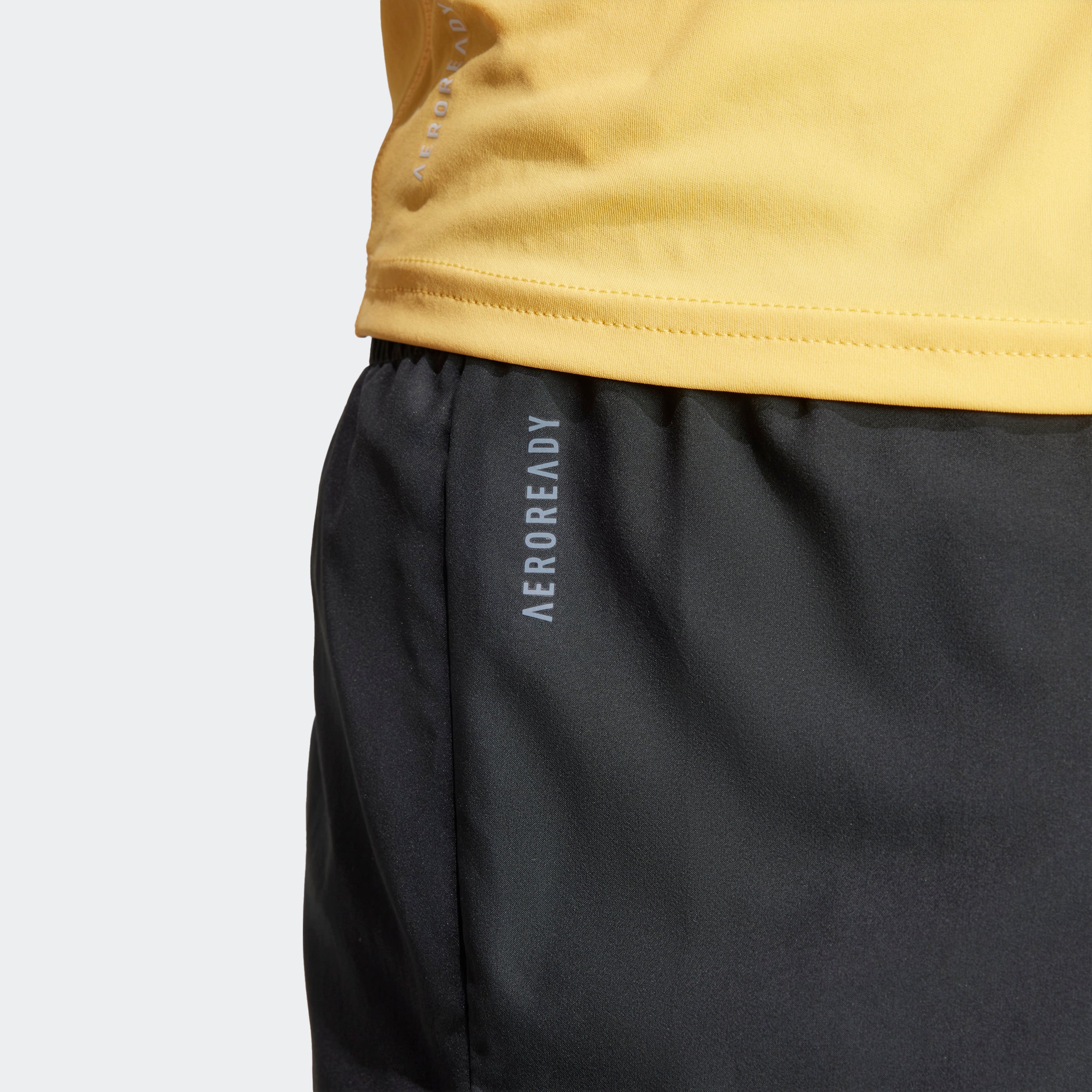מכנסיים קצרים לגברים ADIZERO ESSENTIALS בצבע שחור - Image 6