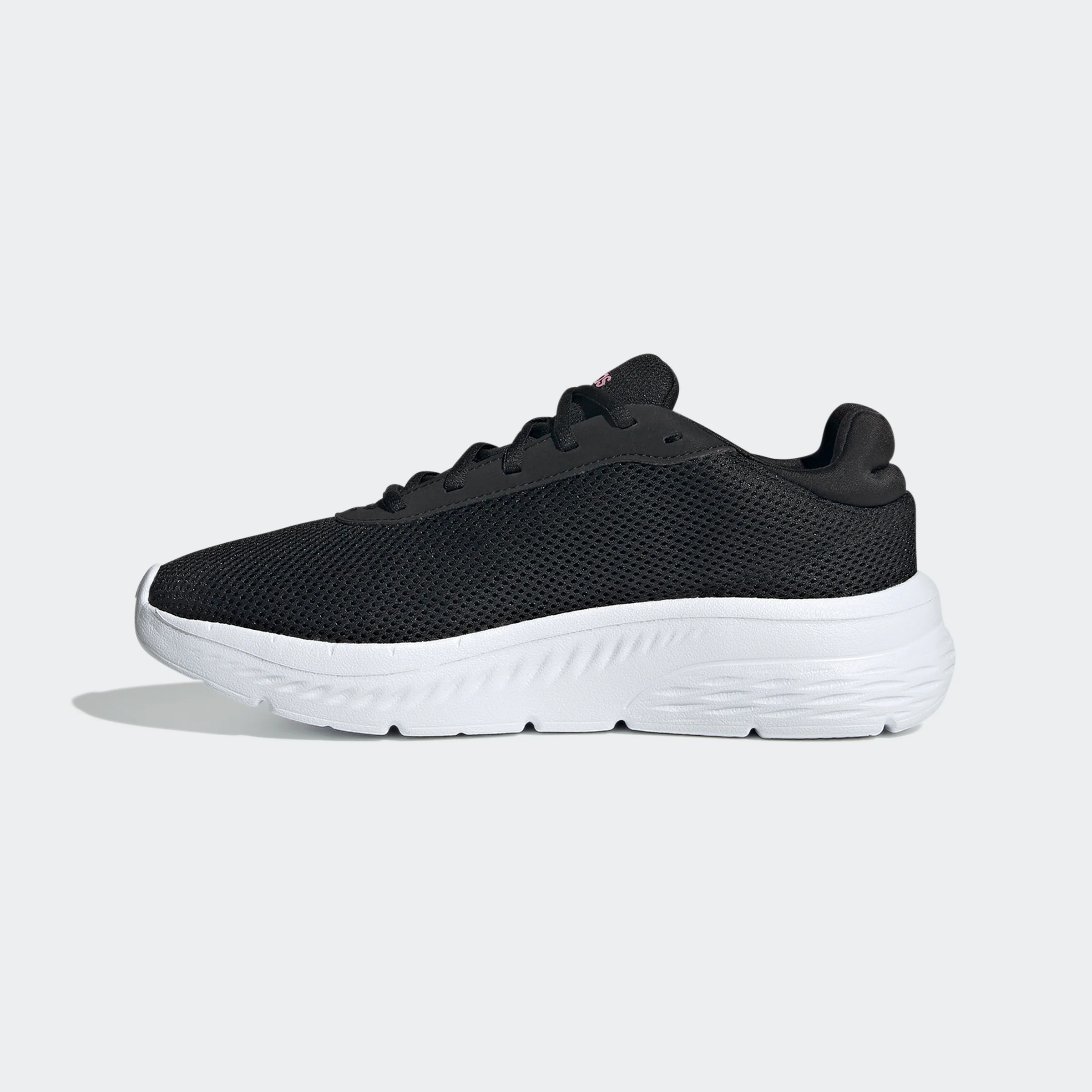 נעלי ספורט לנשים Cloudfoam Comfy בצבע שחור ולבן - Image 12