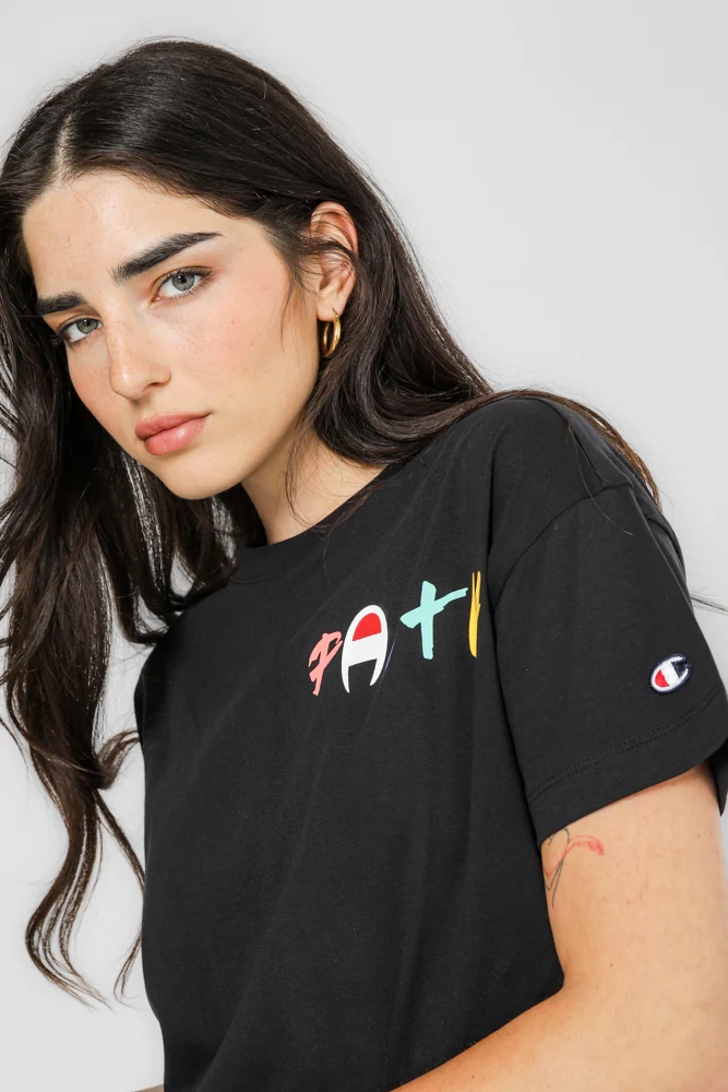 טישירט לנשים Crewneck בצבע שחור - Image 5