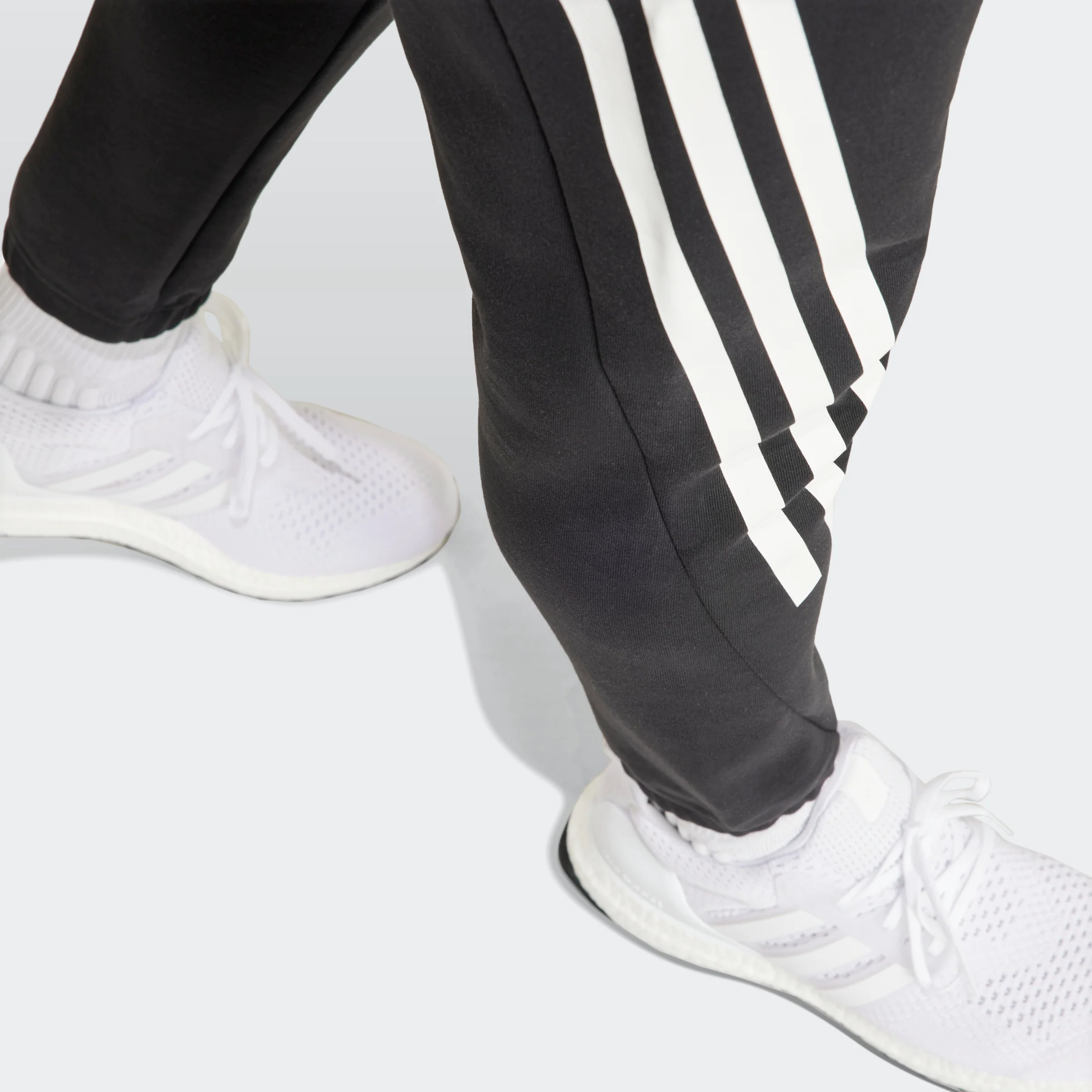 מכנסיים ארוכים FUTURE ICONS 3-STRIPES בצבע שחור - Image 5