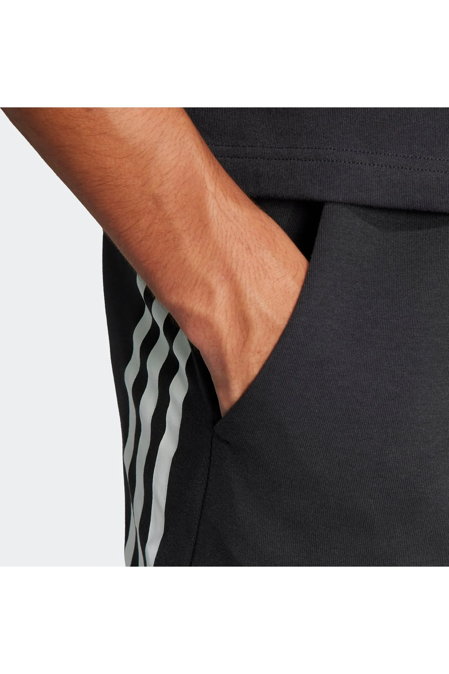 מכנסיים קצרים FUTURE ICONS 3-STRIPES בצבע שחור - Image 6