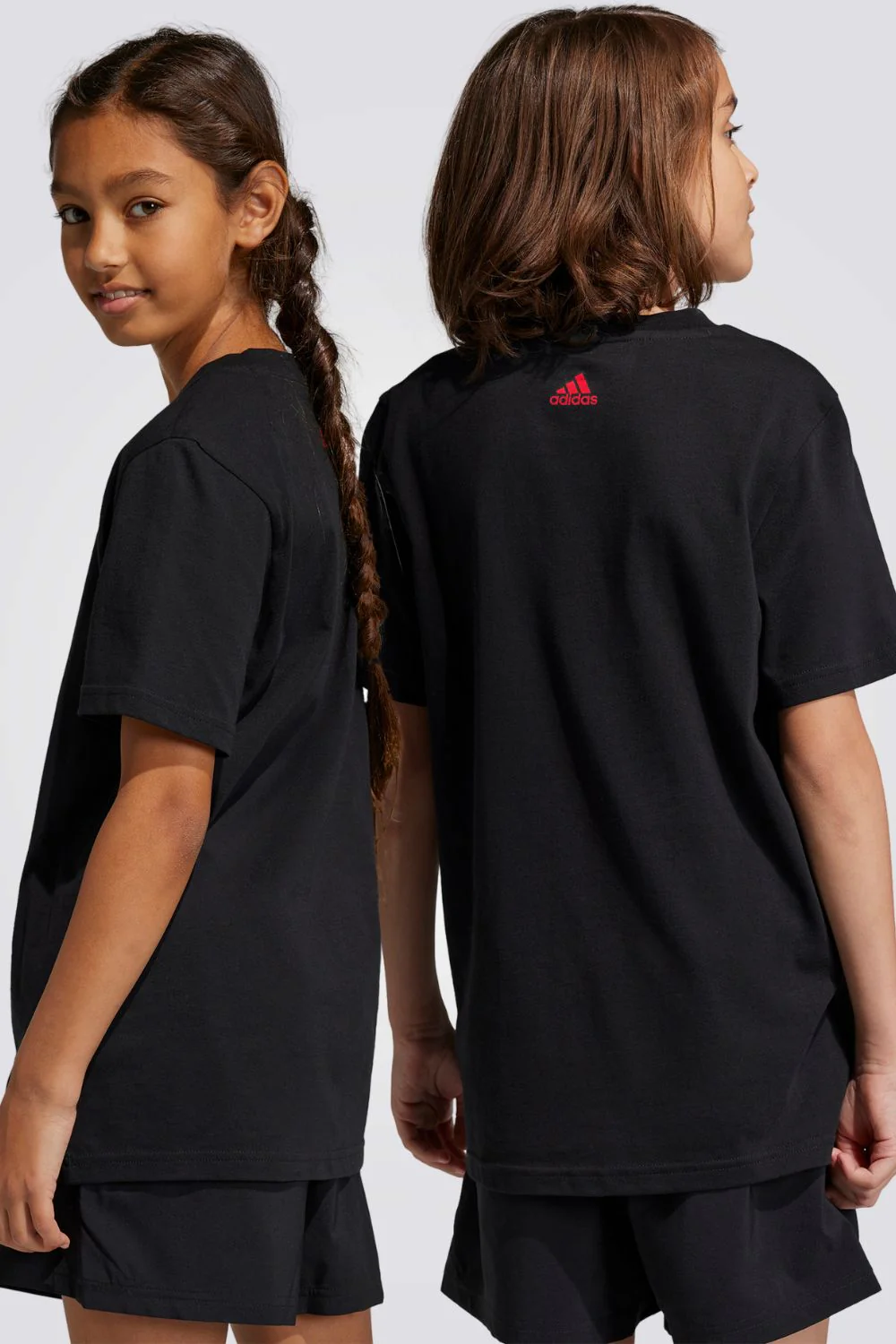 טישירט לילדים ESSENTIALS TWO-COLOR BIG LOGO בצבע שחור ואדום - Image 2