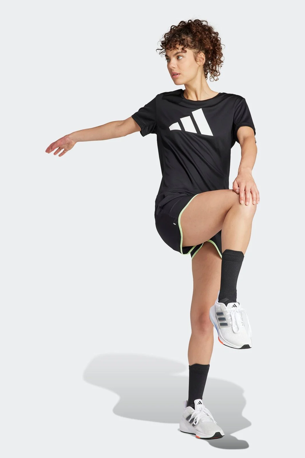 מכנסיים קצרים לנשים RUN IT בצבע שחור וירוק - Image 3