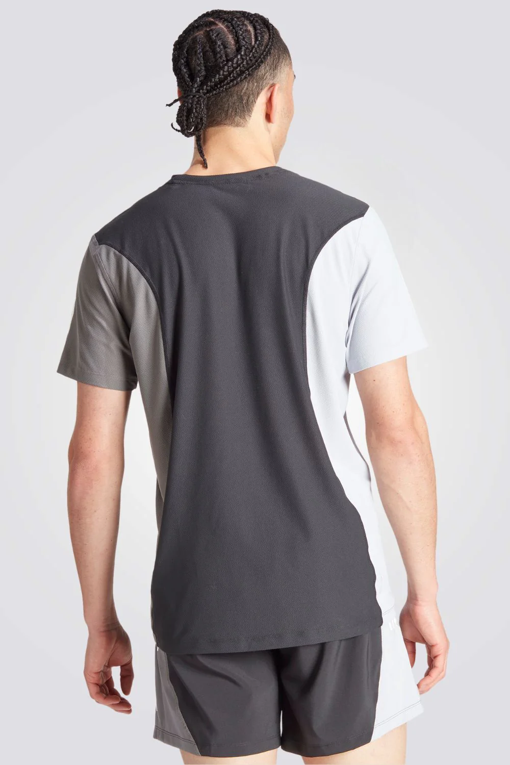 טישירט לגברים OWN THE RUN COLORBLOCK בצבע שחור ואפור - Image 2