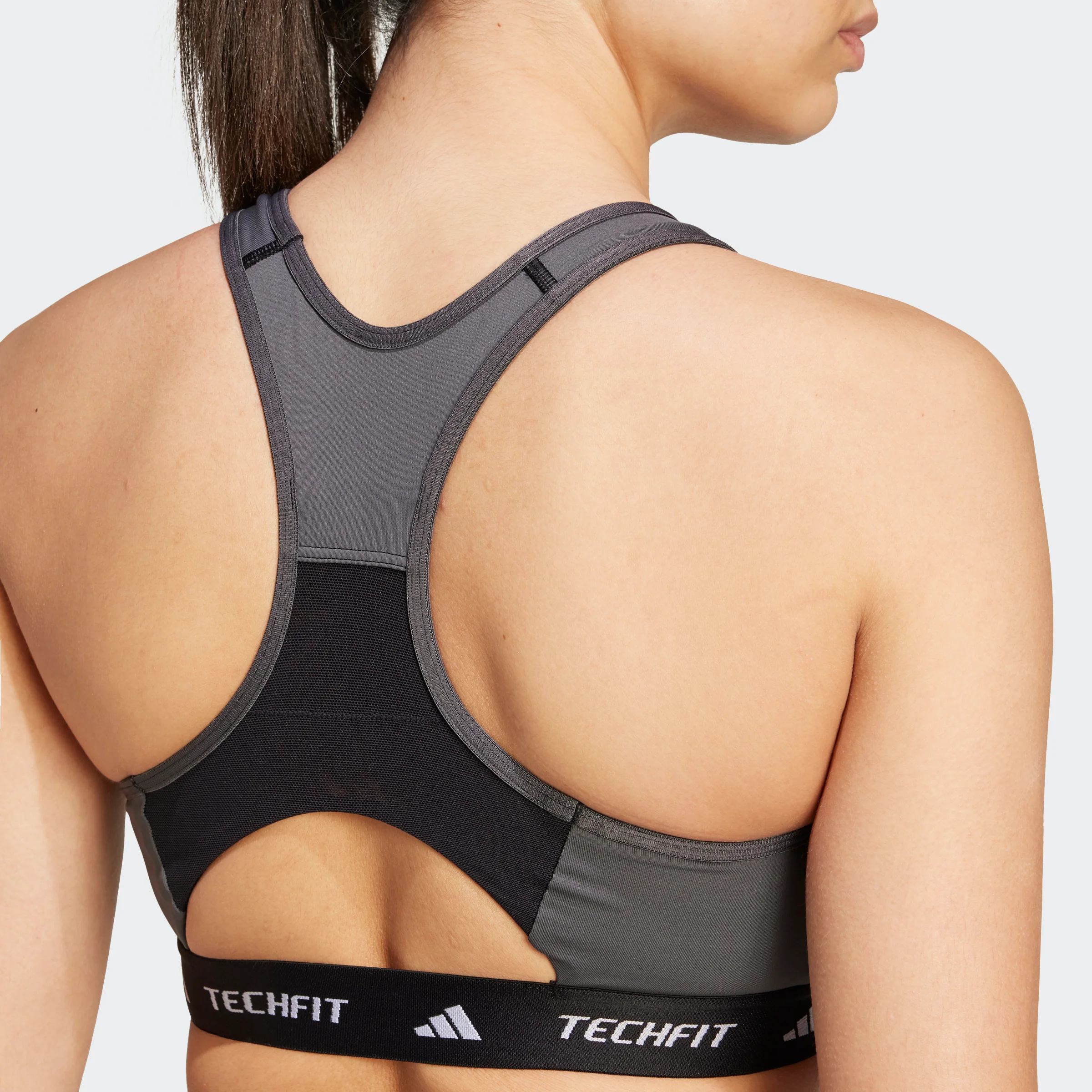 טופ אימון לנשים Techfit בצבע שחור - Image 6