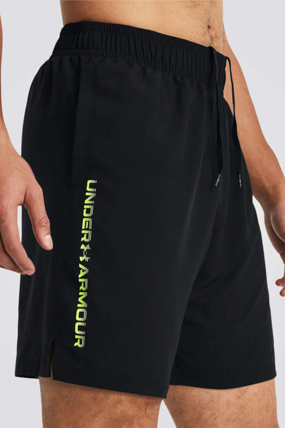 מכנסיים קצרים לגברים Woven Wdmk בצבע שחור וצהוב זוהר