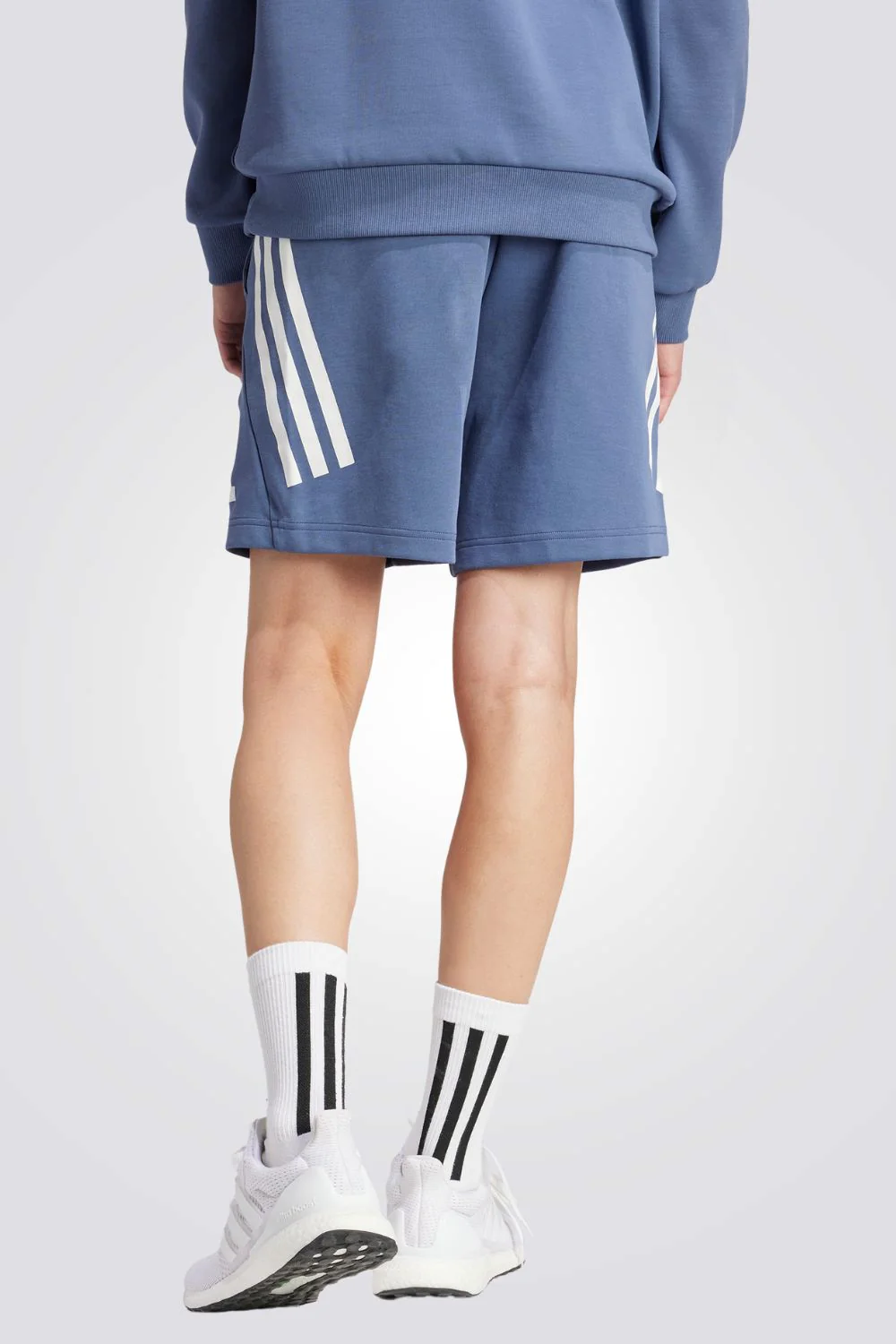 מכנסיים קצרים לגברים FUTURE ICONS 3-STRIPES בצבע כחול ולבן - Image 2