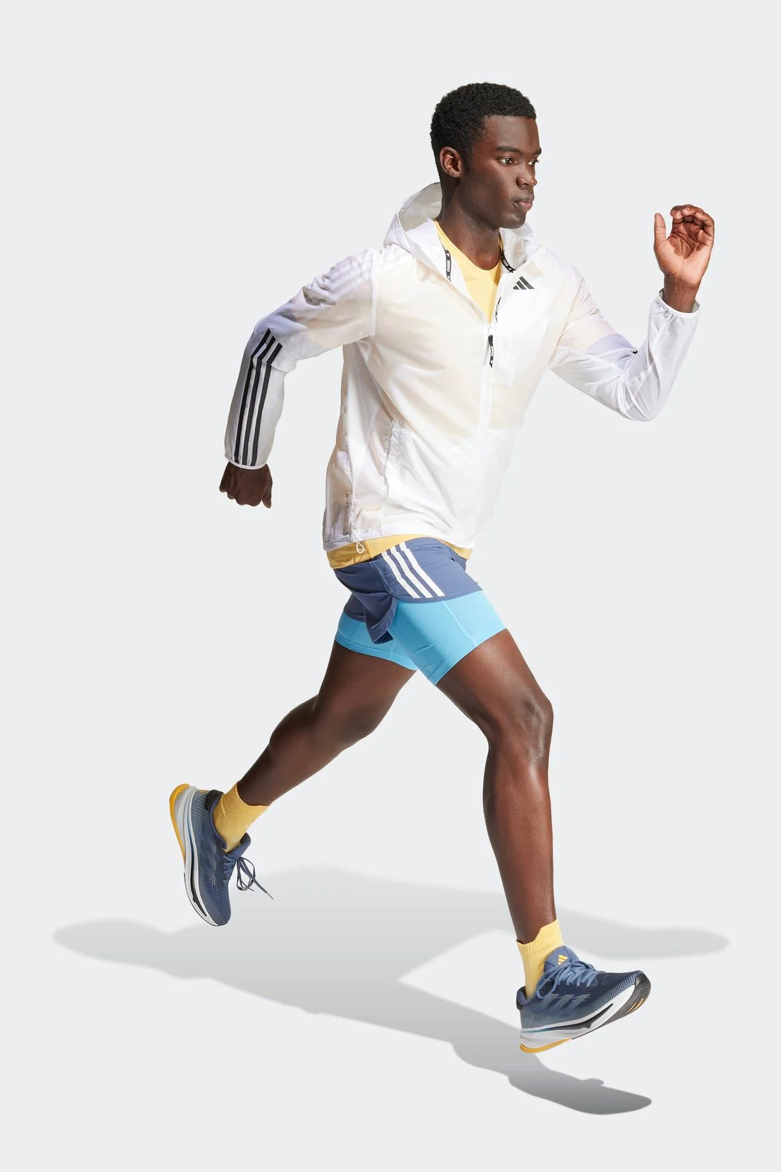 מכנסיים קצרים לגברים OWN THE RUN 3-STRIPES 2-IN-1 בצבע כחול ולבן - Image 3