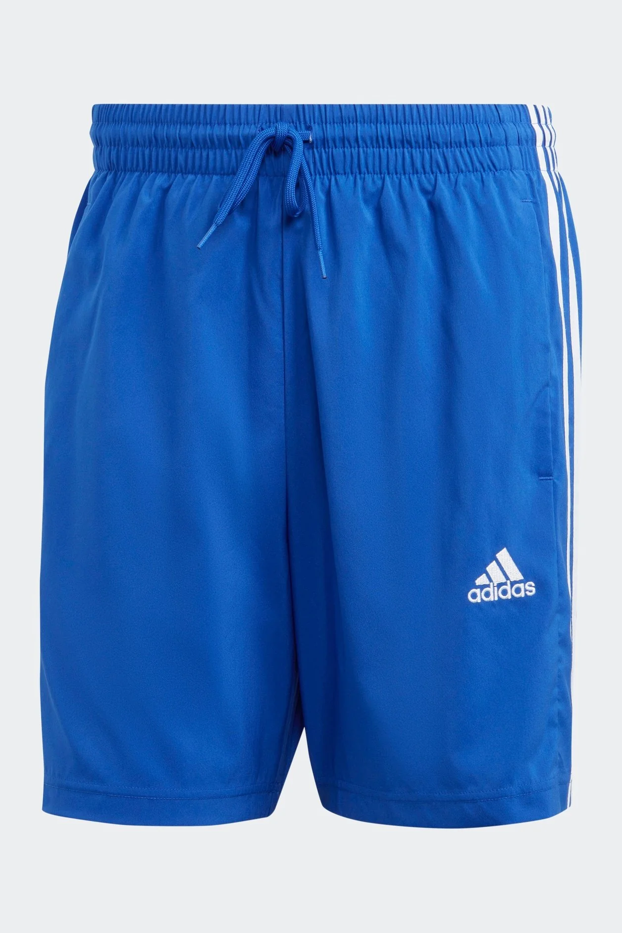 מכנסיים קצרים לגברים AEROREADY ESSENTIALS CHELSEA 3-STRIPES בצבע כחול ולבן - Image 3