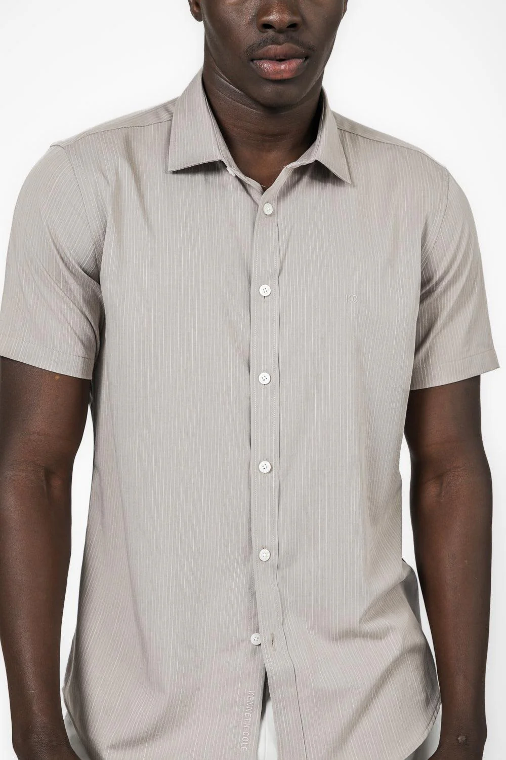 מכופתרת קצרה MODERN FIT בצבע בז' - Image 3
