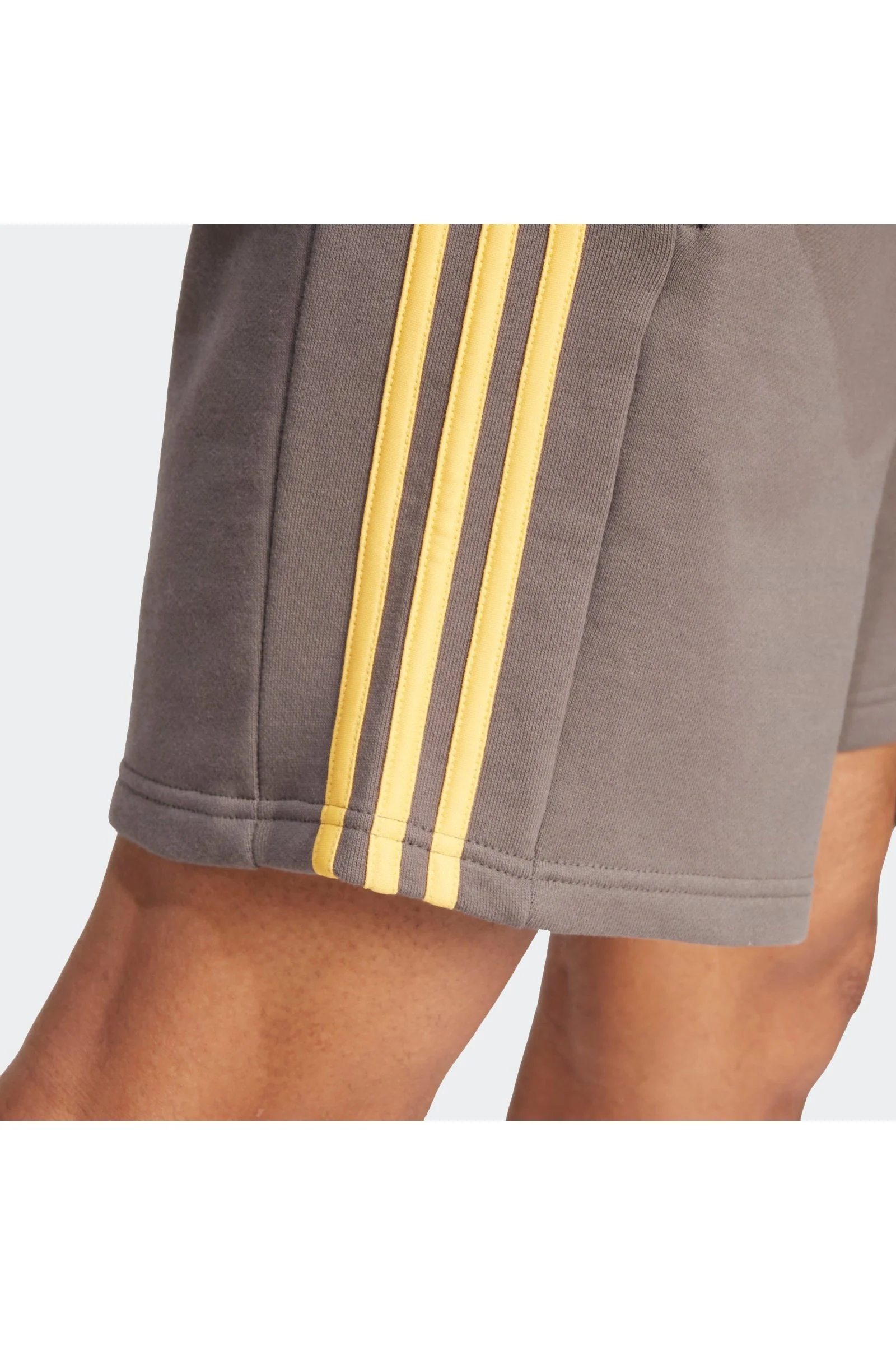 מכנסיים קצרים לגברים Εssentials French Terry 3-Stripe בצבע פחם - Image 5
