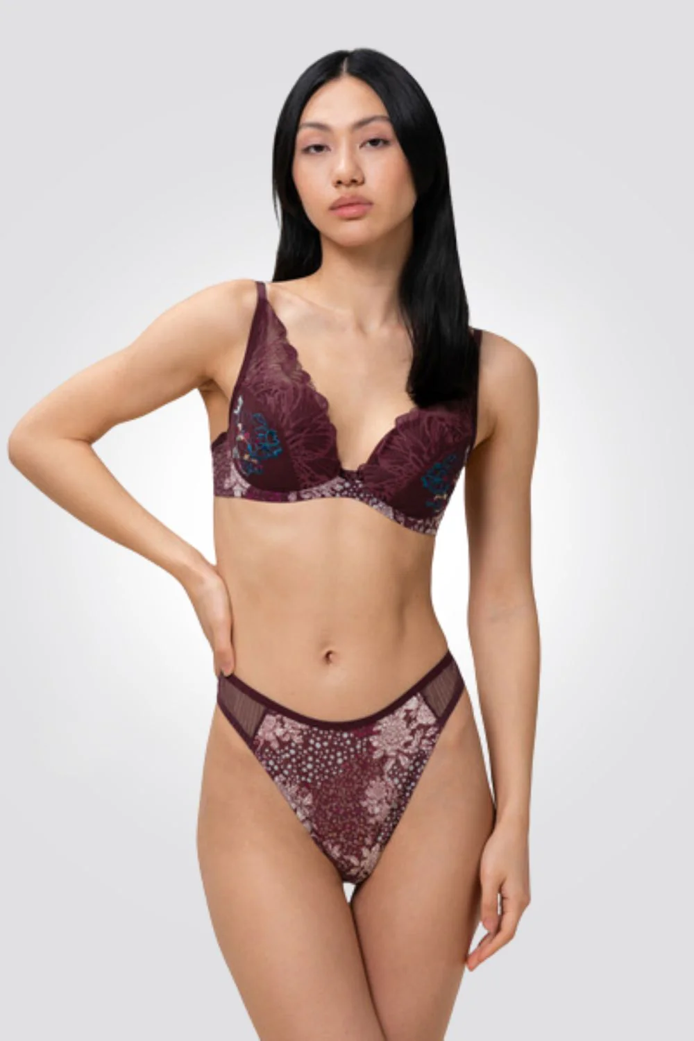 תחתוני חוטיני תחרה Lavish Spotlight High Waist בורדו