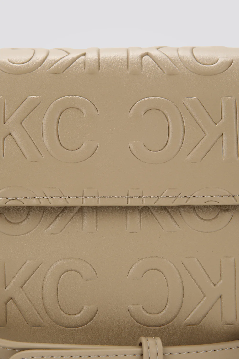 תיק צד CROSSBODY TOTE דמוי עור בצבע בז' - Image 3