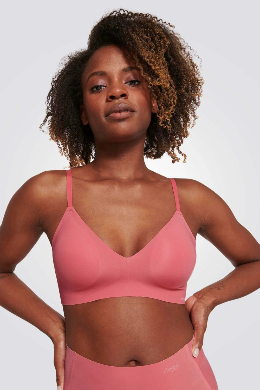 חזייה עם ריפוד קל ZERO Feel Ultra Bra EX בצבע ורוד