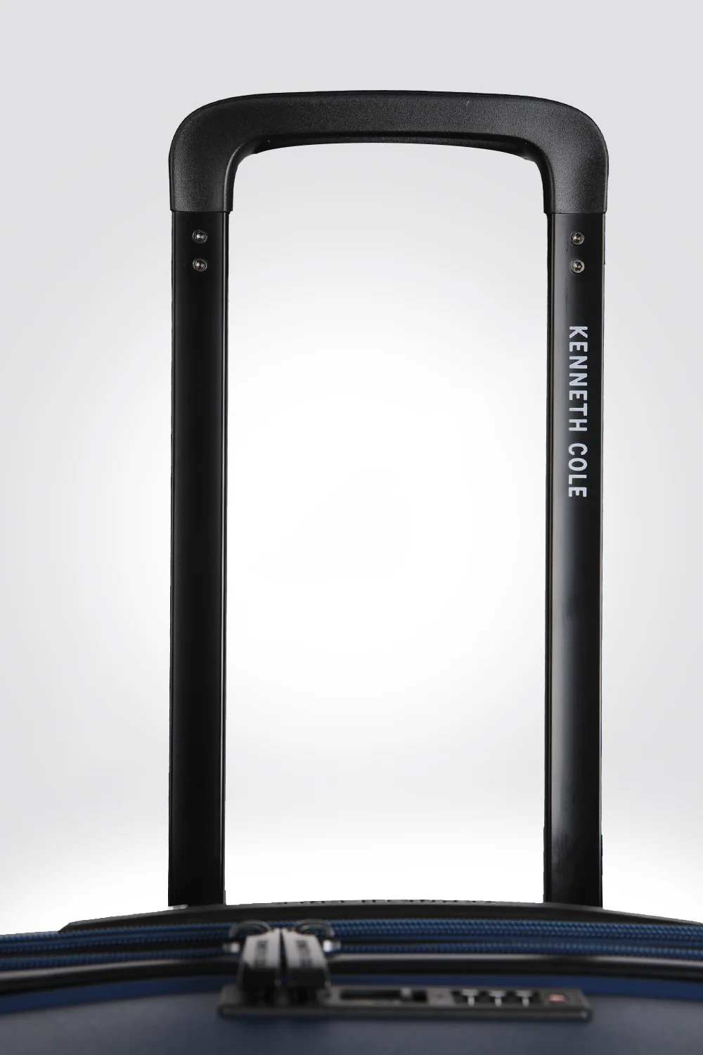 מזוודה קשיחה בינונית 24'' ESSENTIAL בצבע נייבי - Image 6