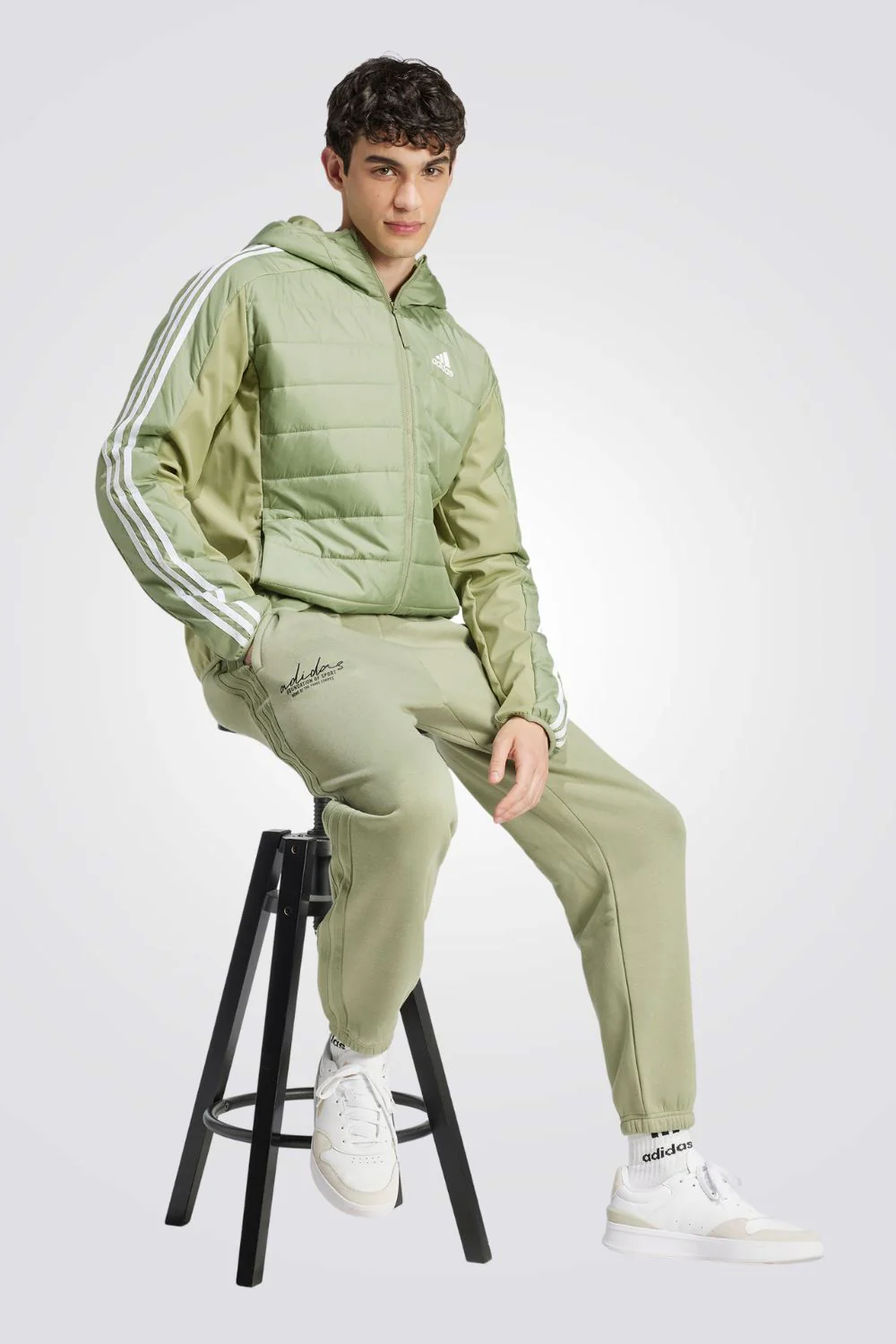 מעיל מרופד Essentials לגברים בצבע ירוק - Image 3
