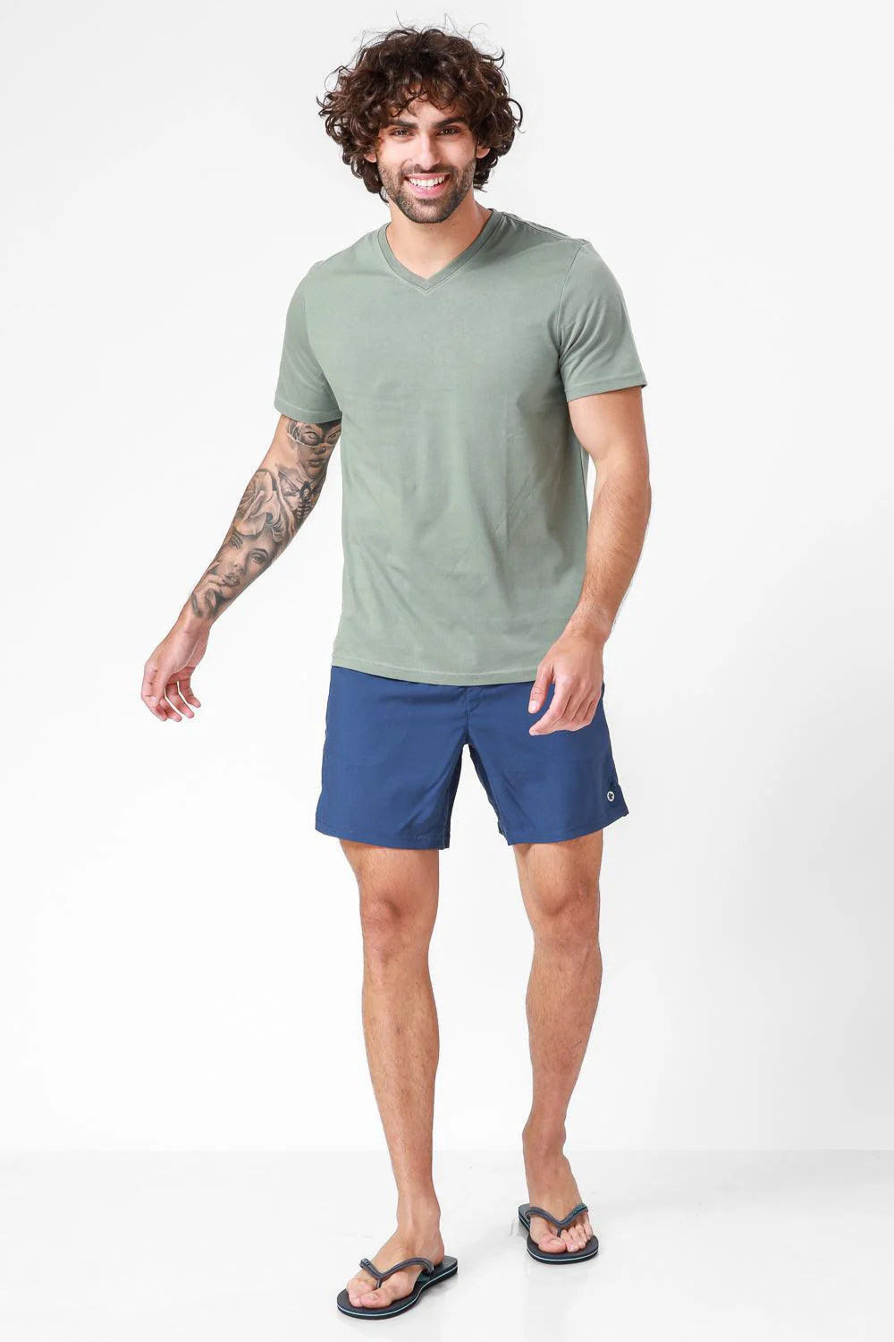 חולצה קצרה צווארון וי CLASSIC FIT בצבע ירוק - Image 3