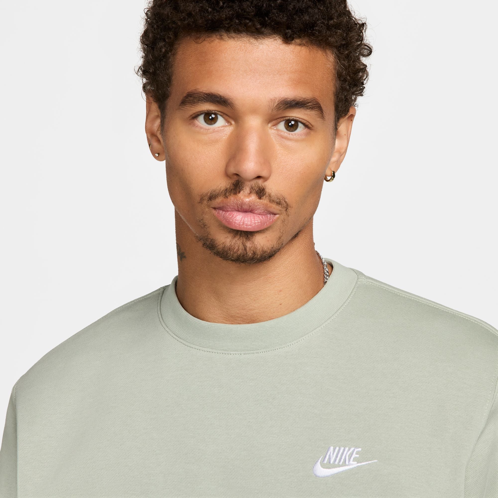 סווטשירט לגברים Sportswear Club Fleece בצבע ירוק בהיר - Image 4