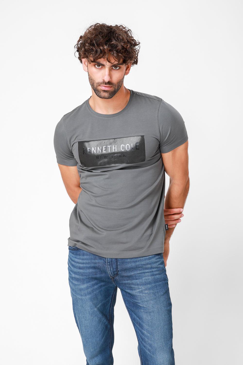 חולצת טי עם הדפס לוגו - Image 3
