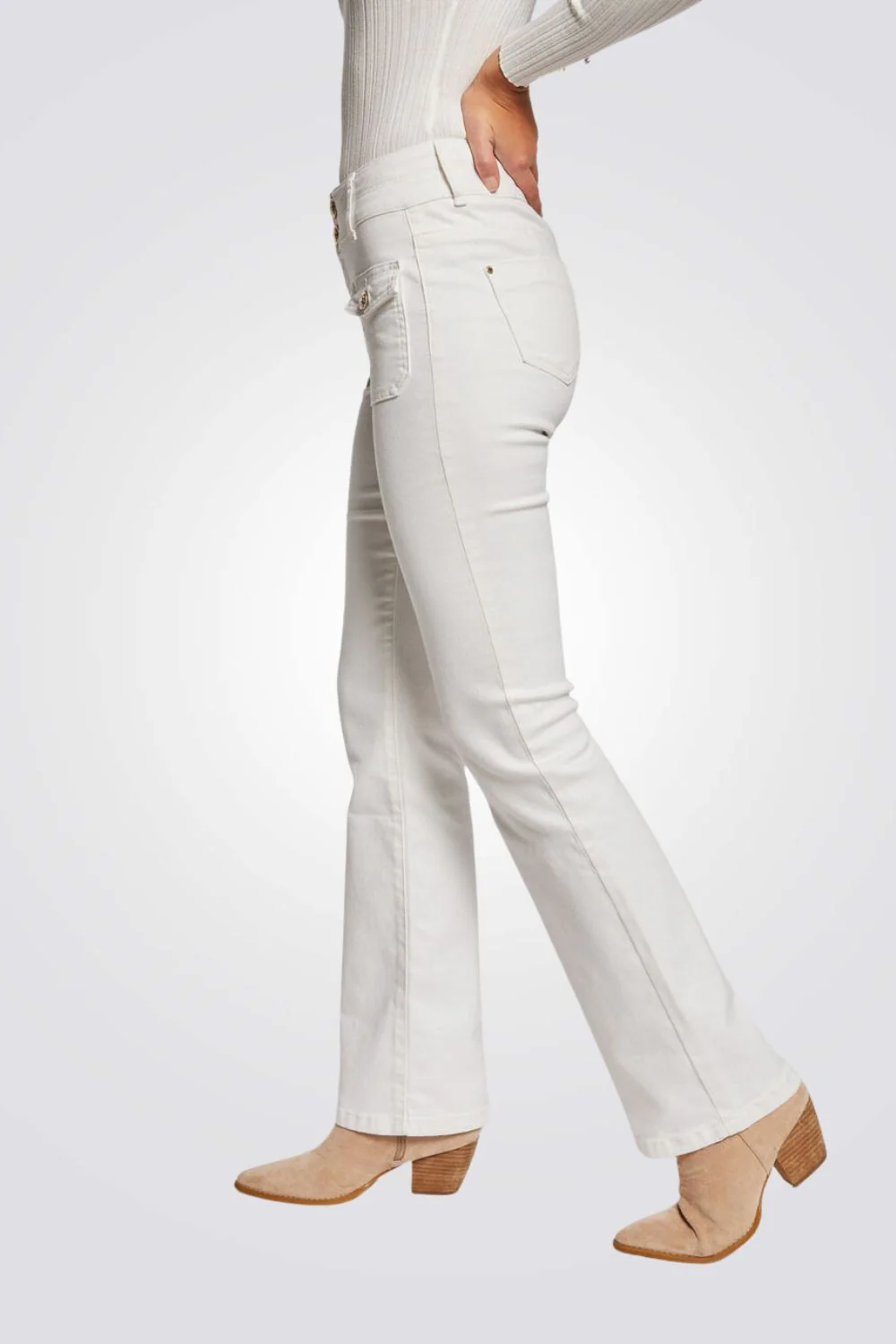 מכנסי ג'ינס Bootcut גזרה גבוהה בצבע אופווייט - Image 3
