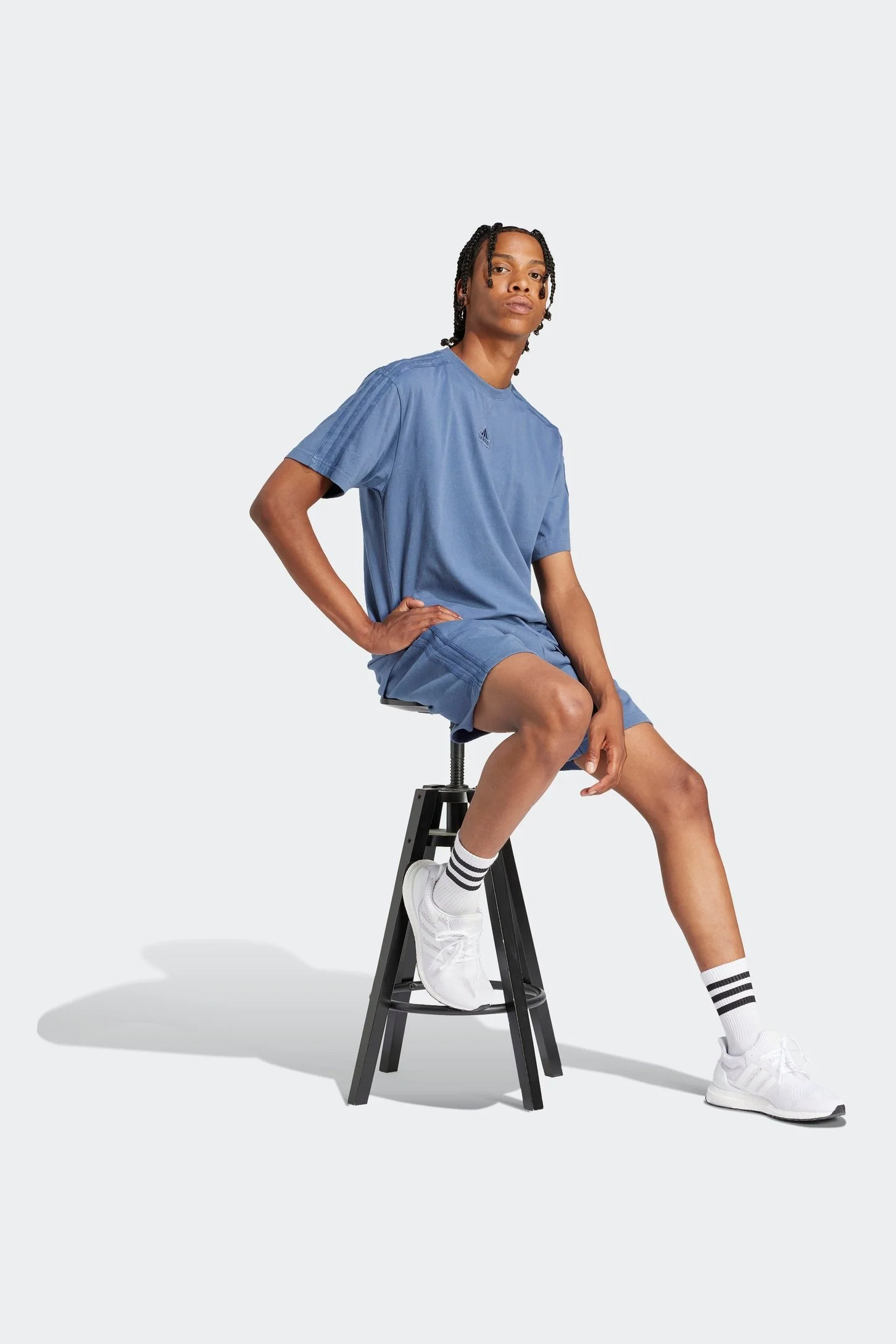 טישירט לגברים ALL SZN 3-STRIPES GARMENT WASH בצבע כחול - Image 5