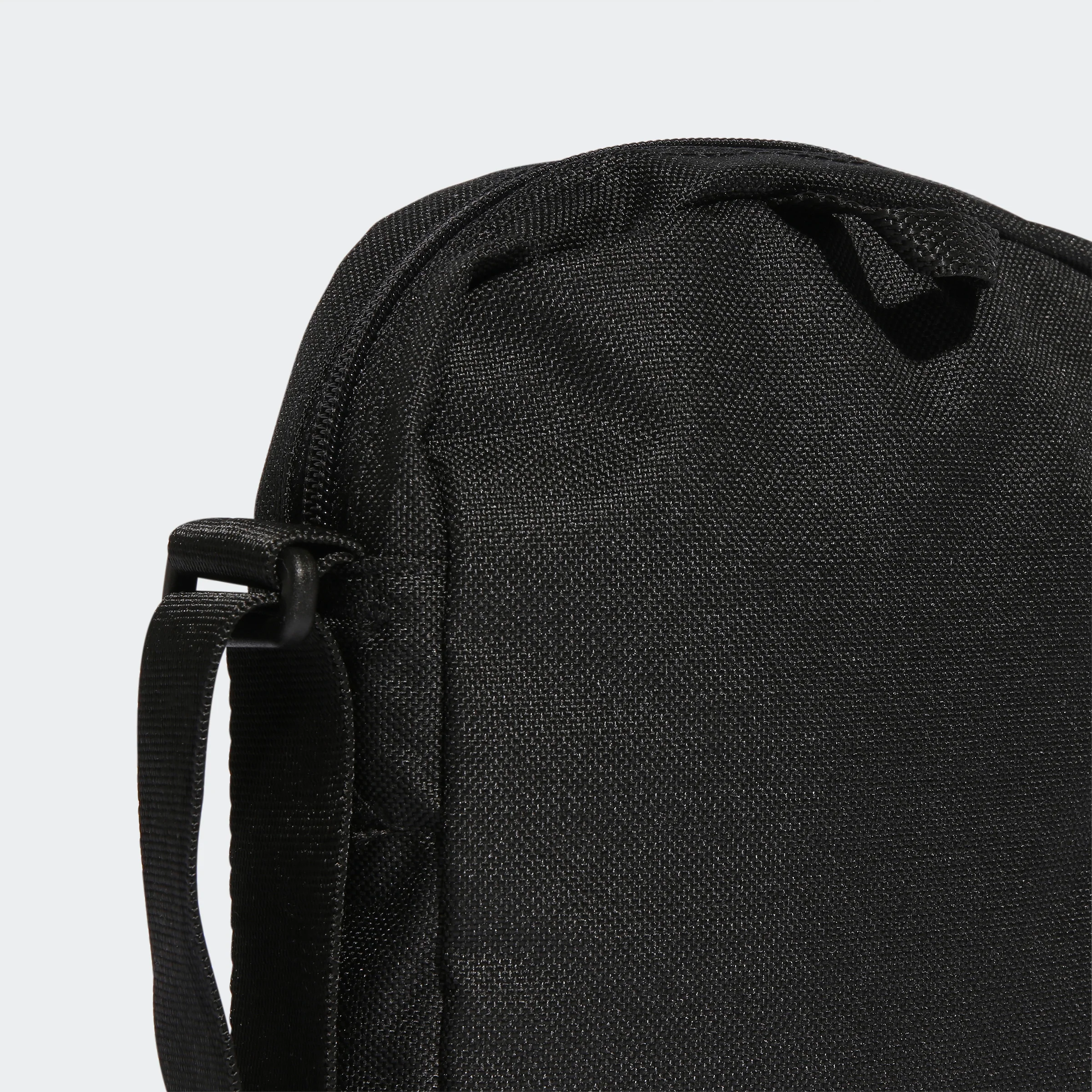 תיק צד ESSENTIALS ORGANIZER בצבע שחור ולבן - Image 5