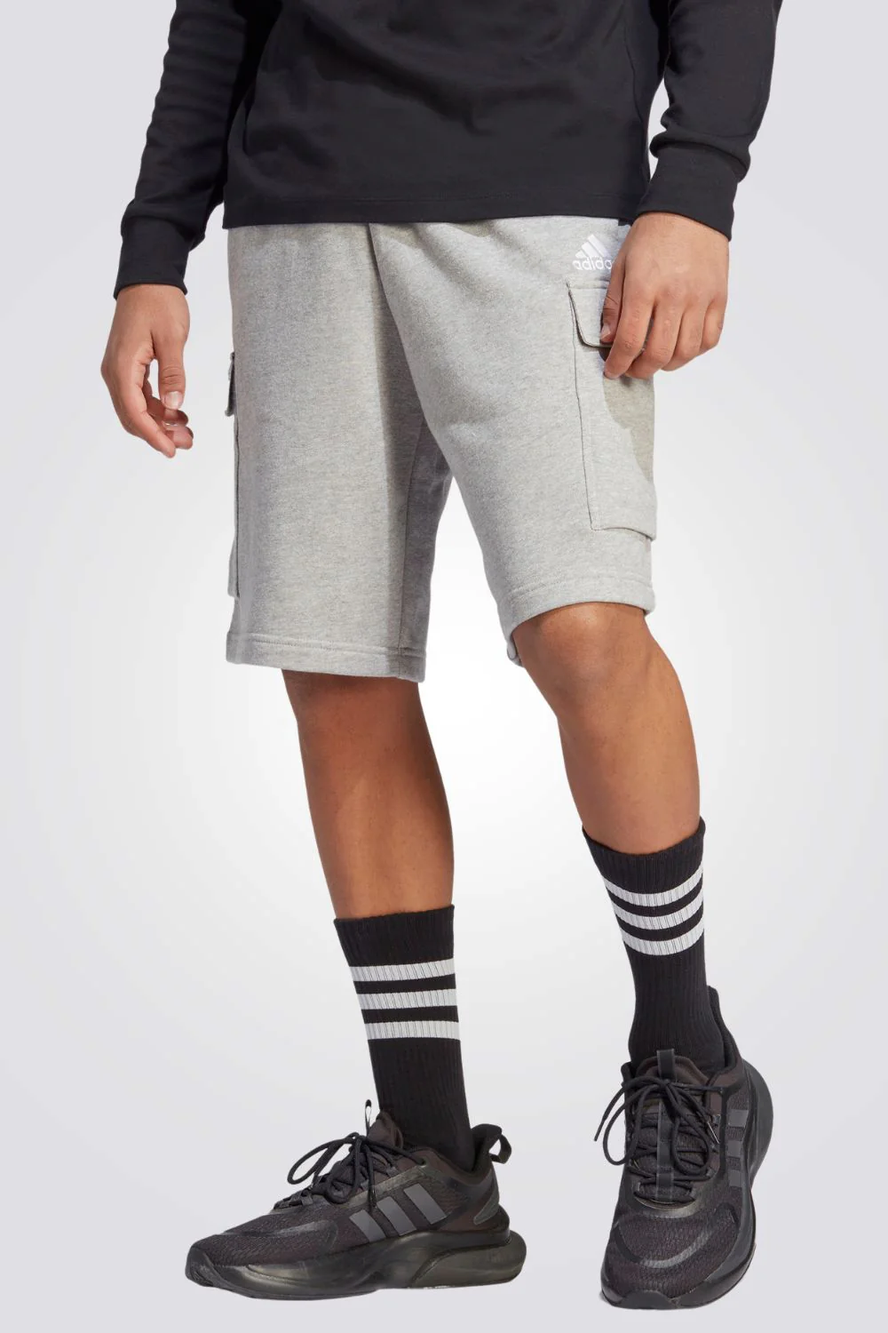 מכנסיים קצרים לגברים ESSENTIALS FRENCH TERRY CARGO בצבע אפור