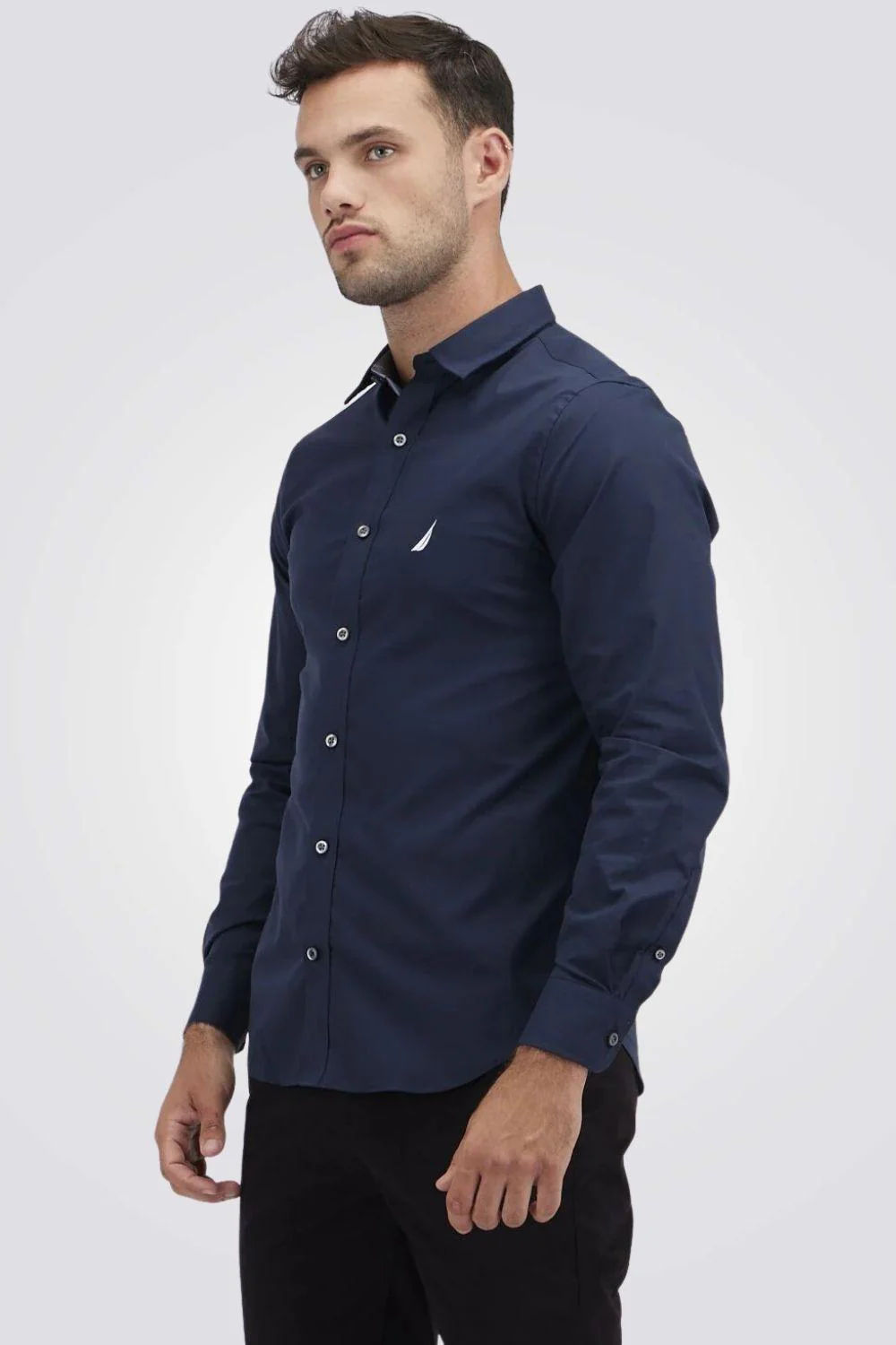 מכופתרת TAILORED FIT  בצבע נייבי