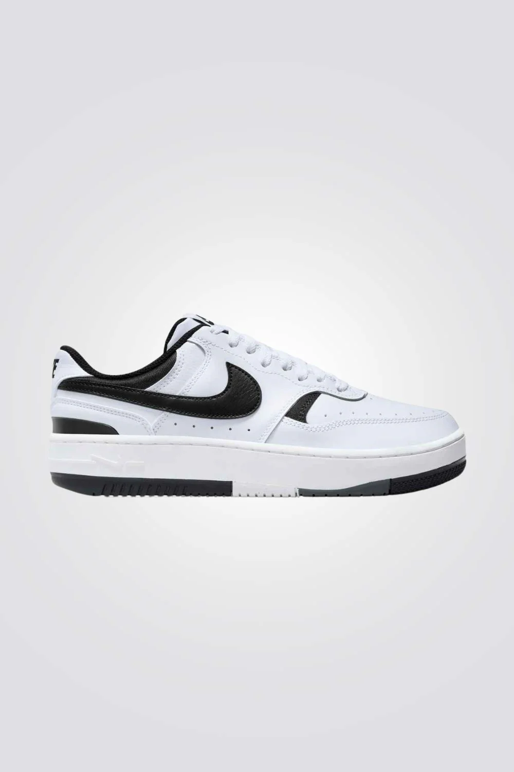 סניקרס Nike Gamma Force לנשים | נייקי