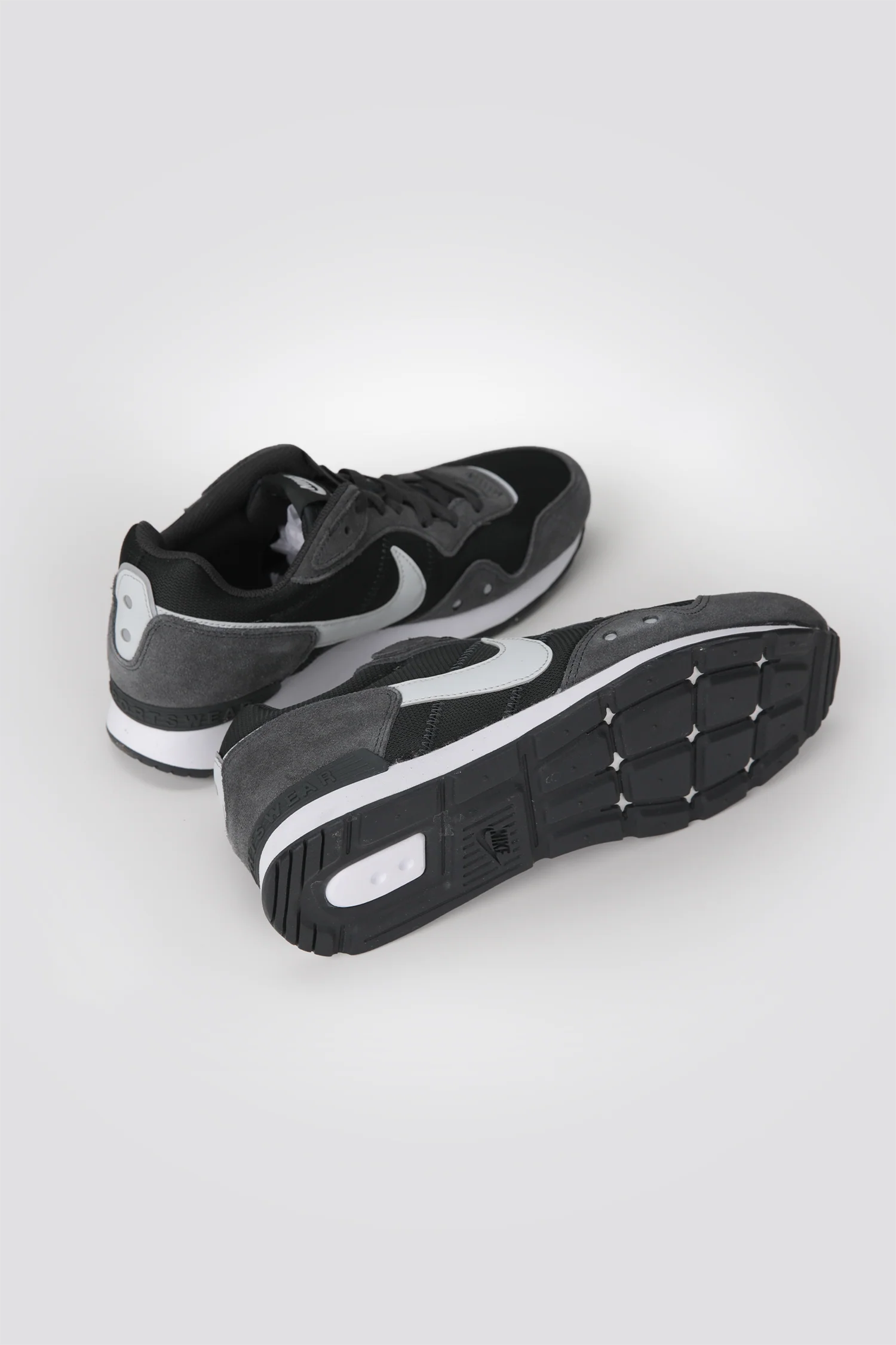 נעלי ספורט Nike Venture Runner לגברים - Image 4