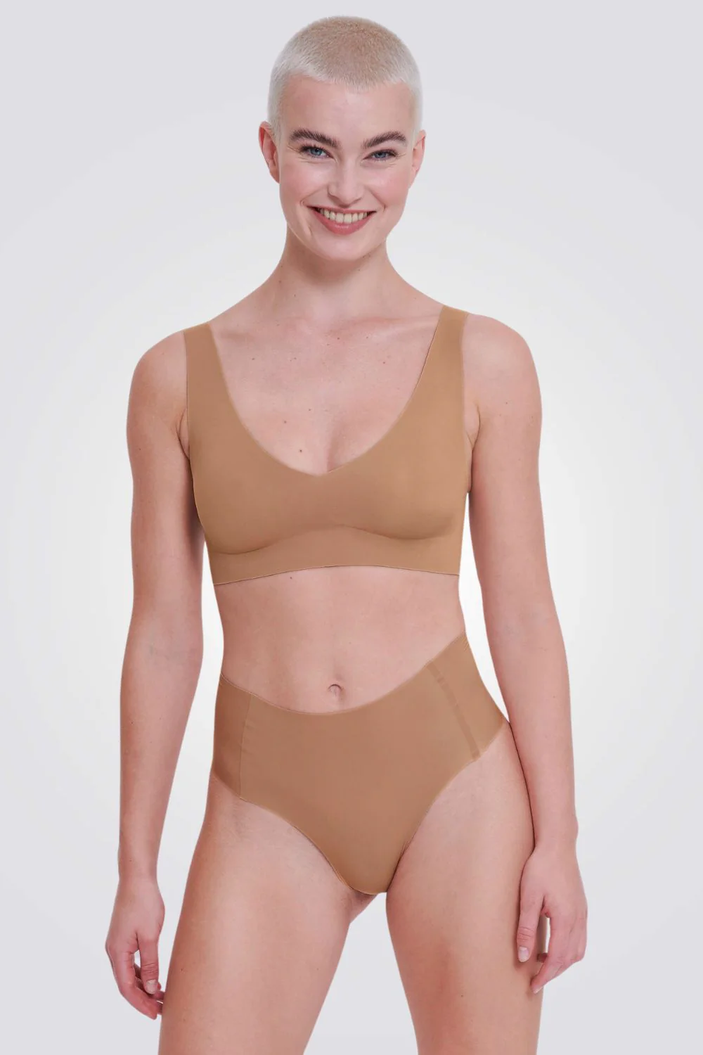 חזיה ZERO Feel Bralette בצבע בז' - Image 4