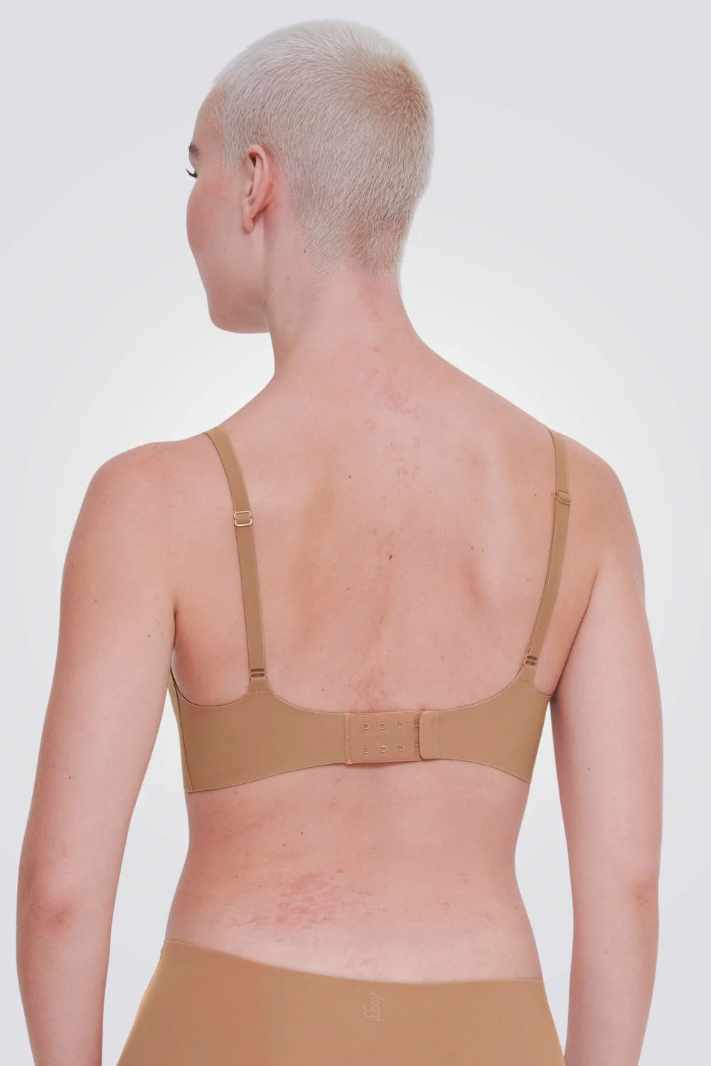 חזיה מרופדת ZERO Feel 2.0 Ultra Bra בצבע חום - Image 2
