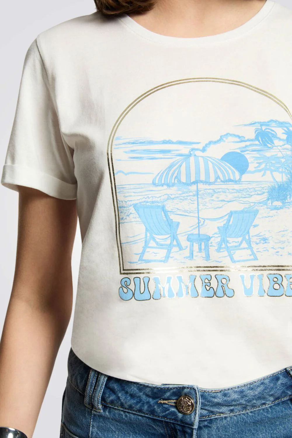 טישירט בצבע לבן הדפס SUMMER VIBES - Image 4