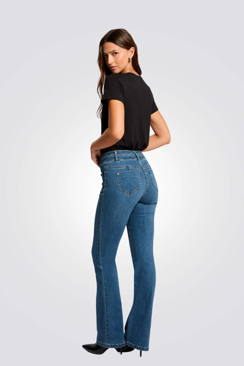 טישירט לנשים עם הדפס נוצץ ומפתח V | מורגן - Image 3