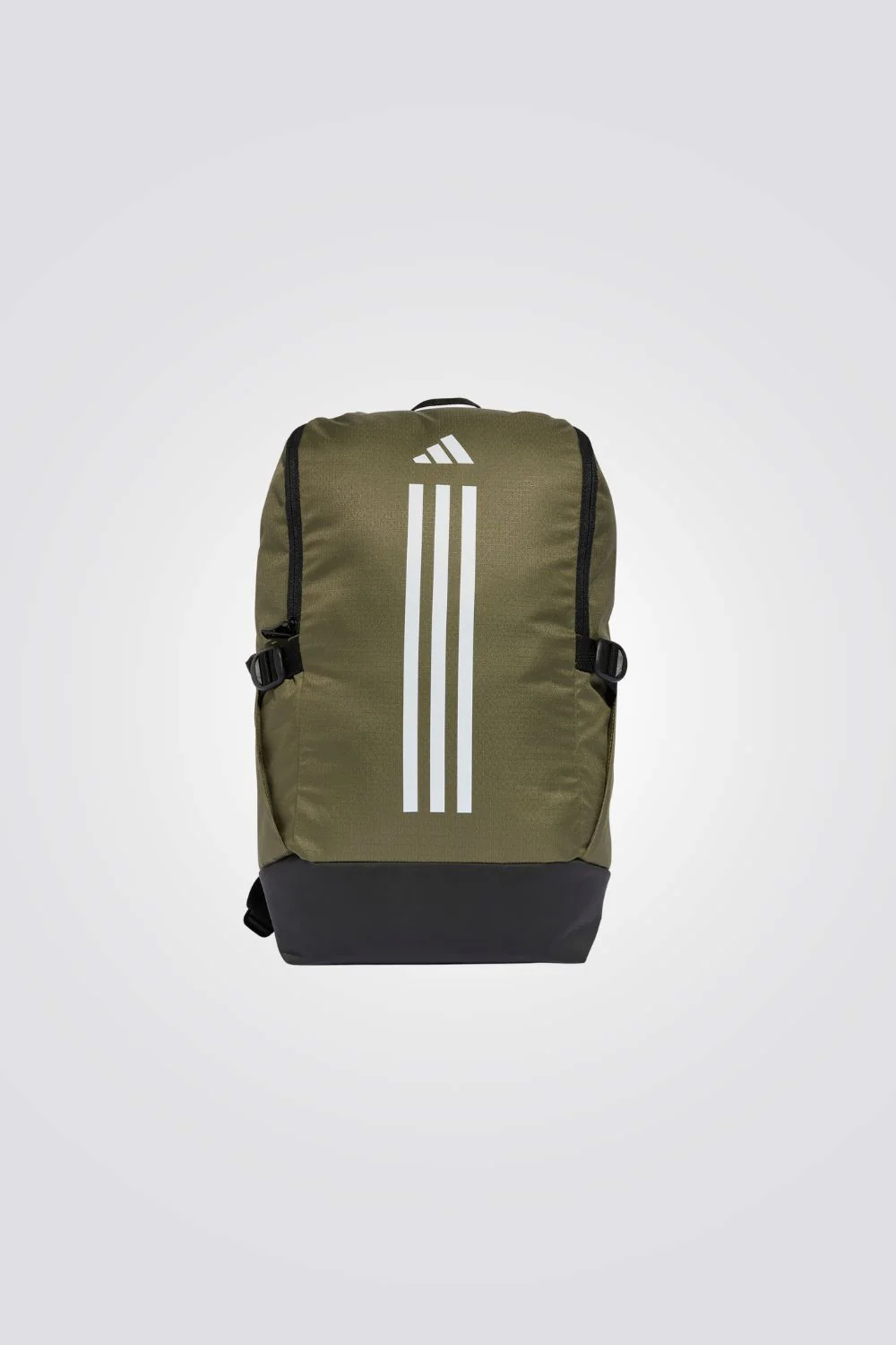 תיק גב 23L ESSENTIALS 3-STRIPES בצבע ירוק זית ושחור