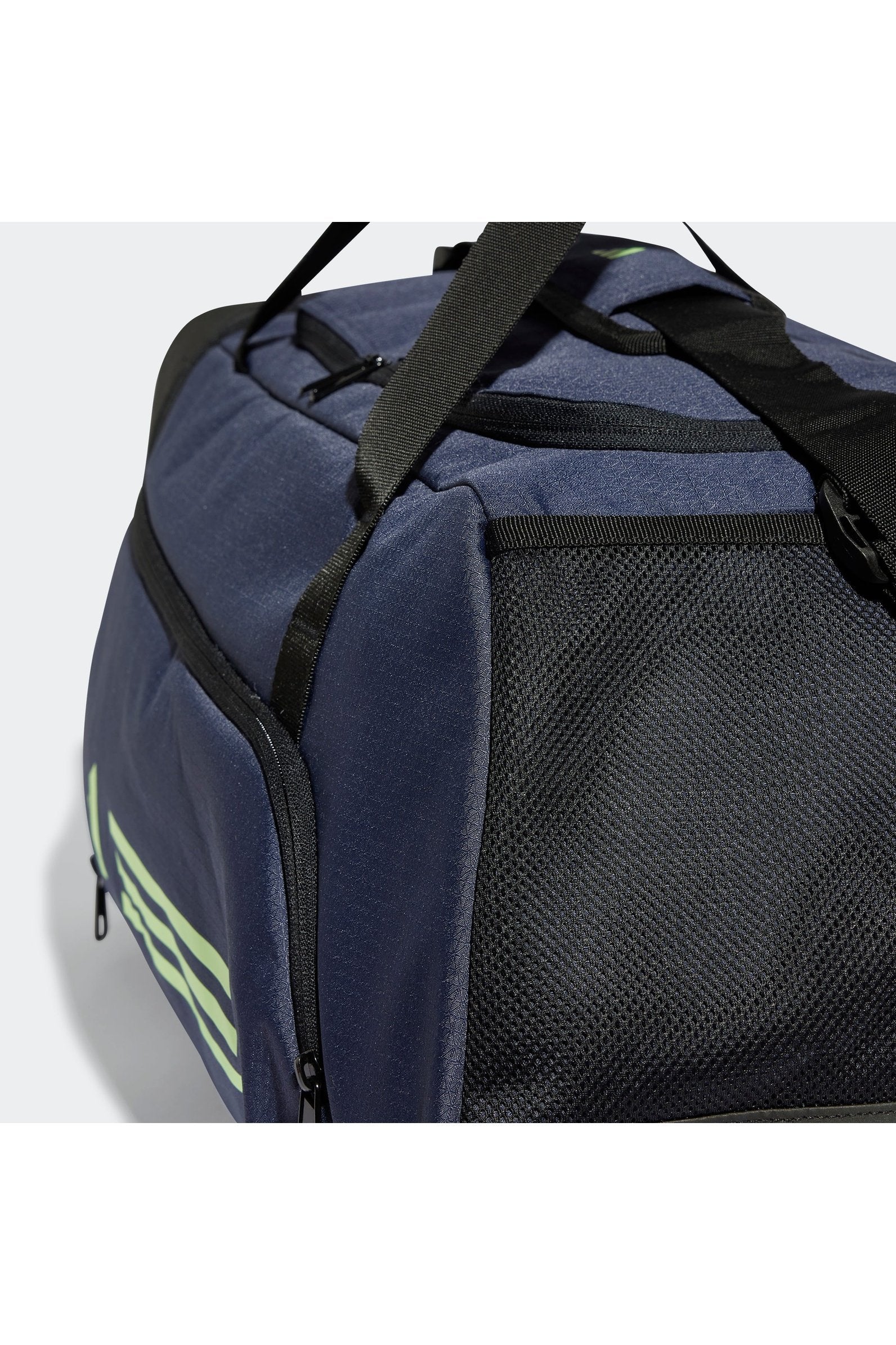 תיק אימון ESSENTIALS 3-STRIPES 51.5L בצבע נייבי ושחור - Image 6