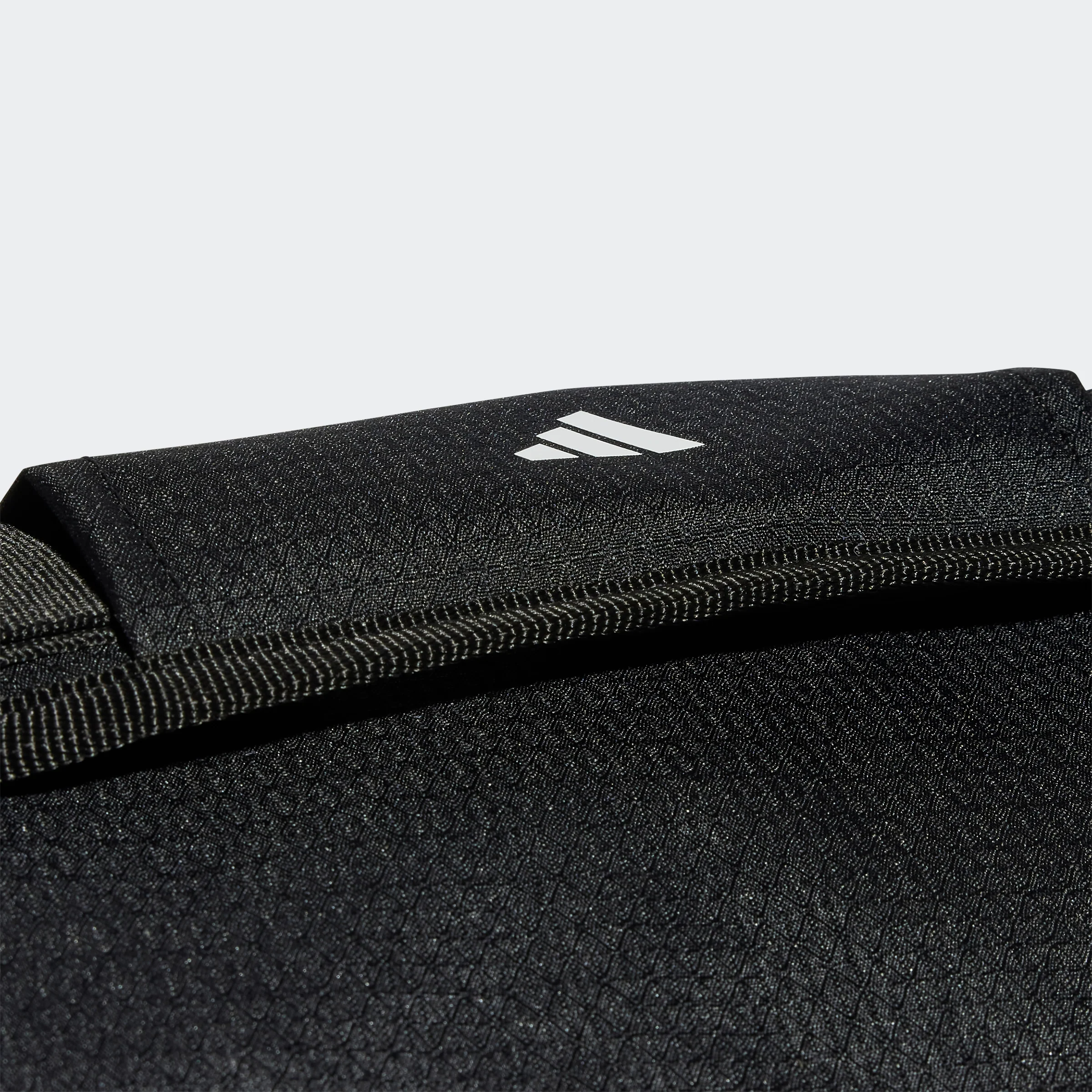 תיק אימון Essentials 3-Stripes Duffel Bag Medium 51.5 L בצבע שחור ולבן - Image 6
