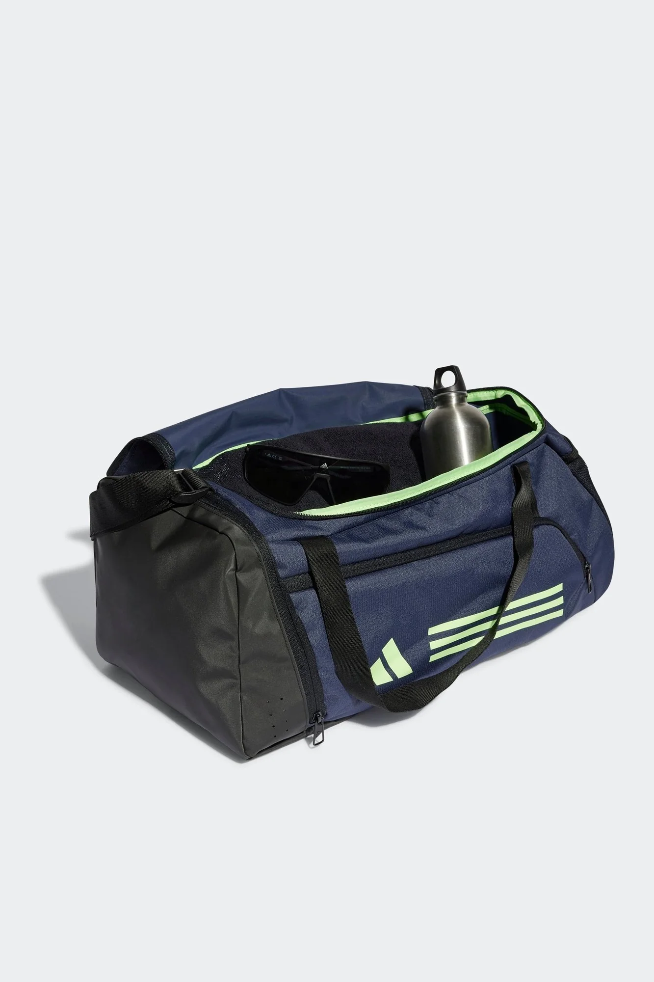 תיק אימון ESSENTIALS 3-STRIPES 30L בצבע נייבי ושחור - Image 6