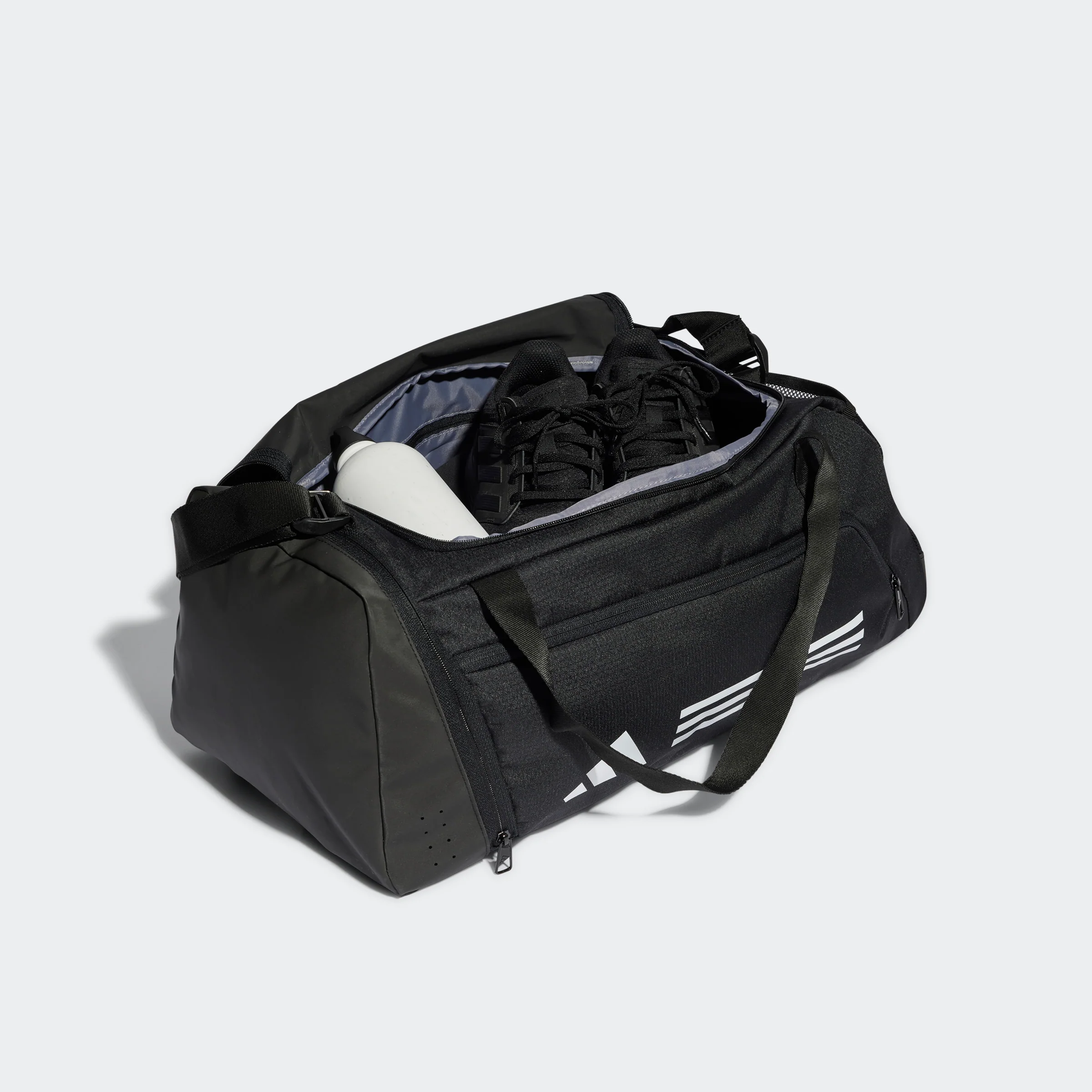 תיק אימון Essentials 3-Stripes Duffel Bag Small 30L בצבע שחור ולבן - Image 4