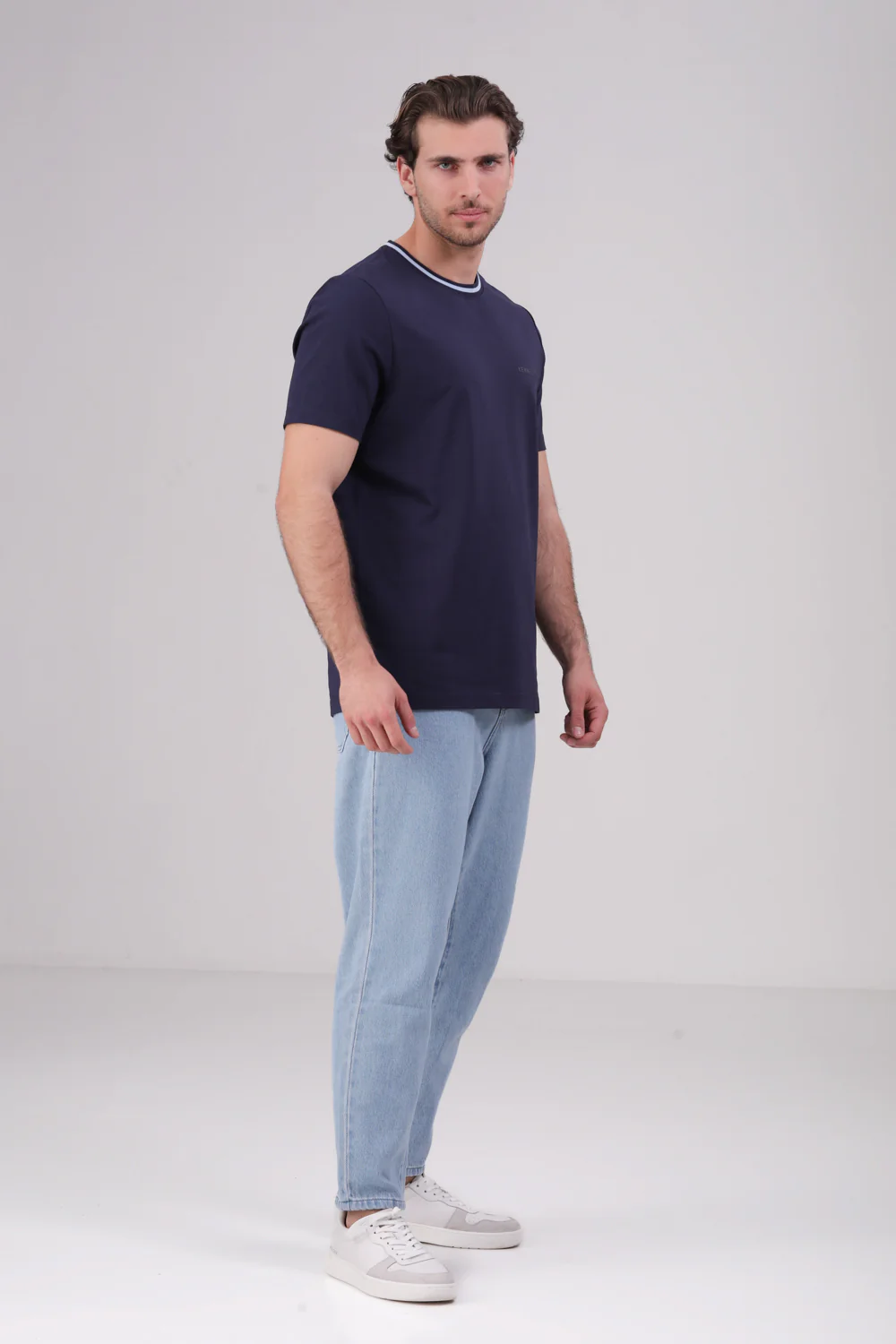 חולצת טי חלקה לגברים - Image 4
