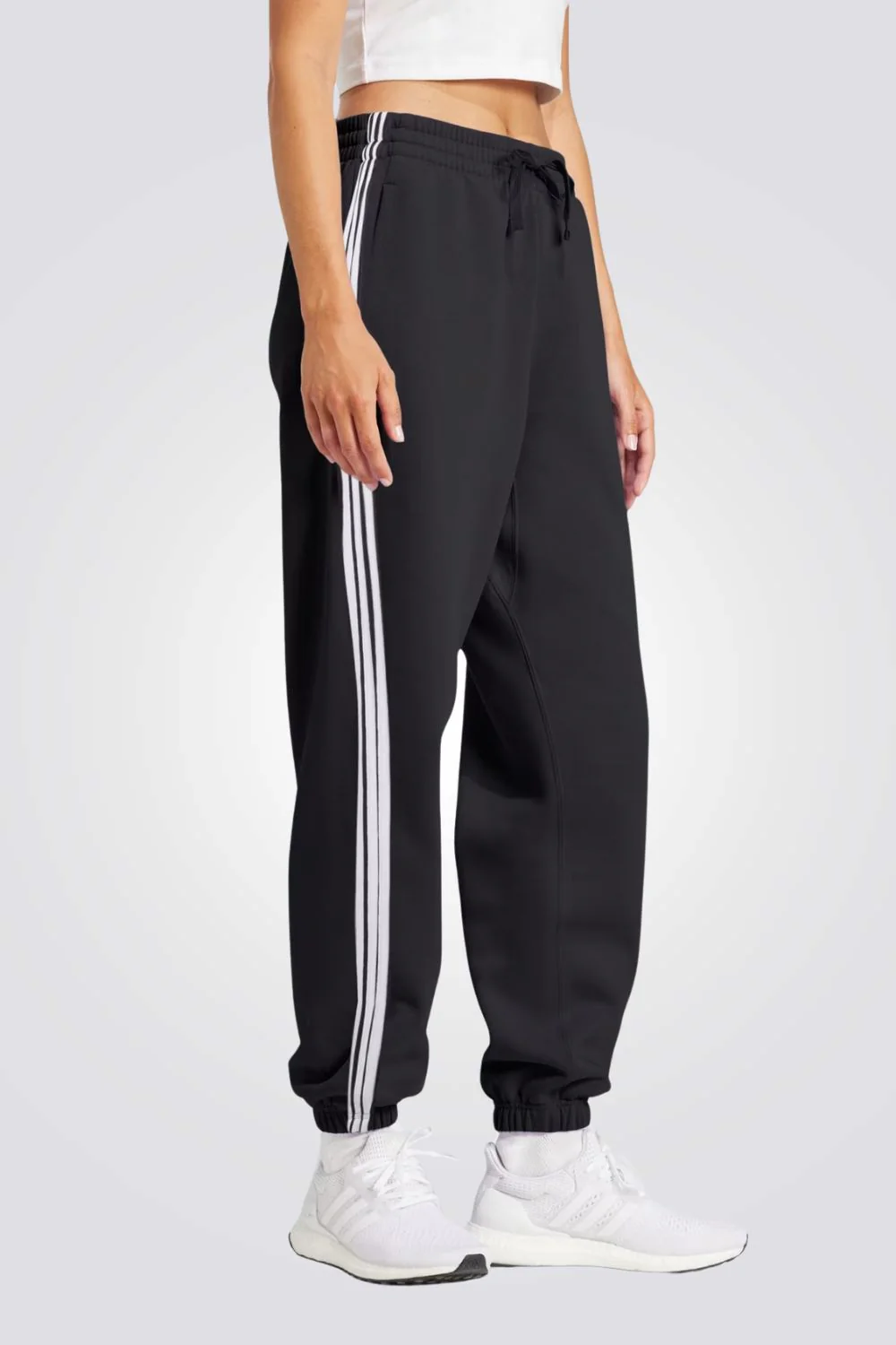 מכנסיים Essentials 3-Stripes French Terry Cuffed לנשים - Image 2