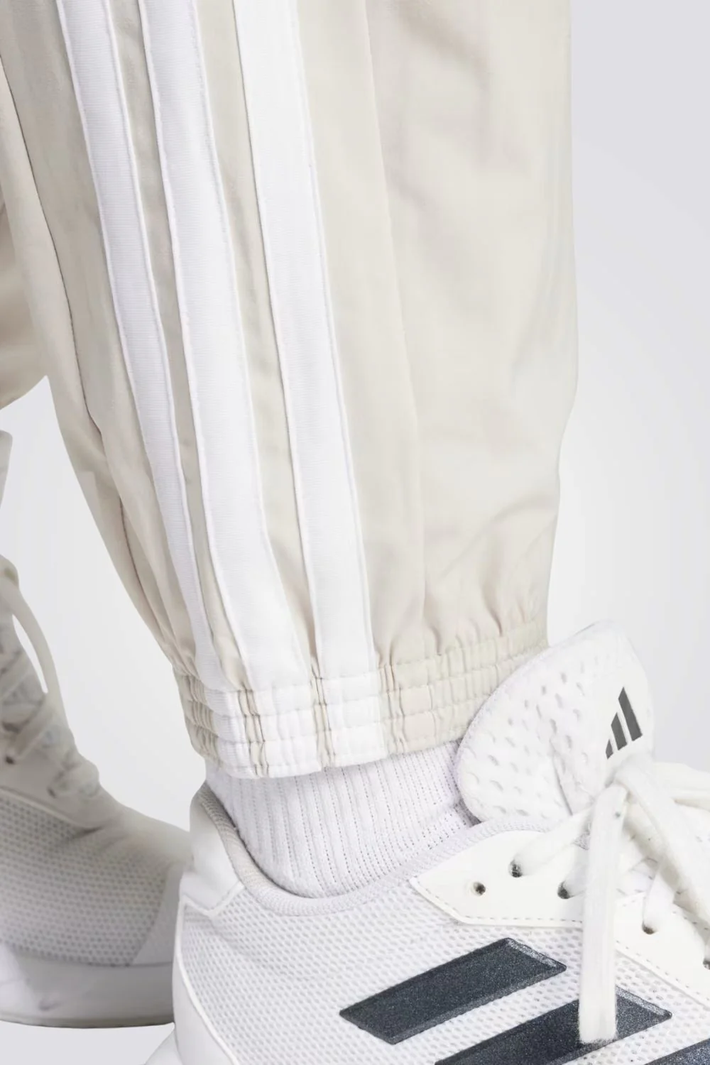 מכנסי טרנינג  Train Essentials 3-Stripes לנשים - Image 5